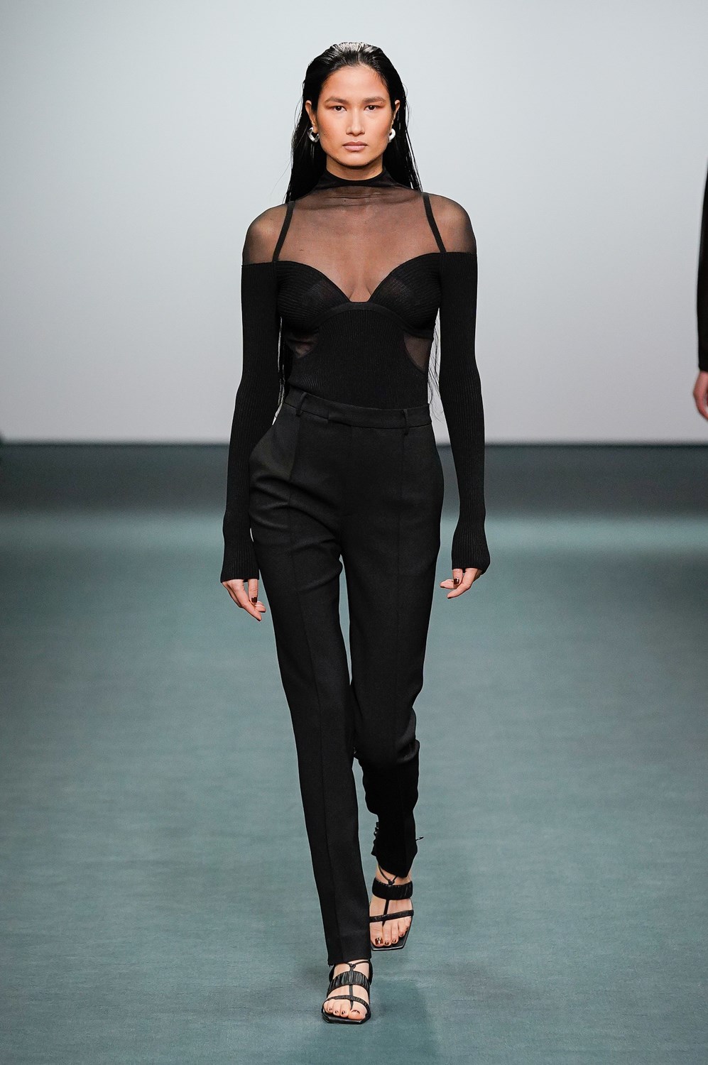 Nensi Dojaka Fall 2022 Fashion Show
