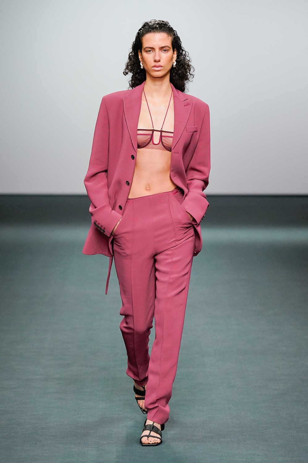 Nensi Dojaka Fall 2022 Fashion Show