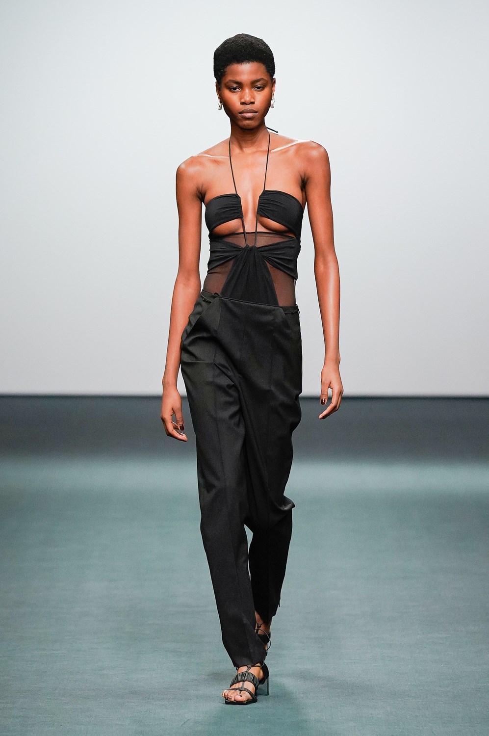 Nensi Dojaka Fall 2022 Fashion Show