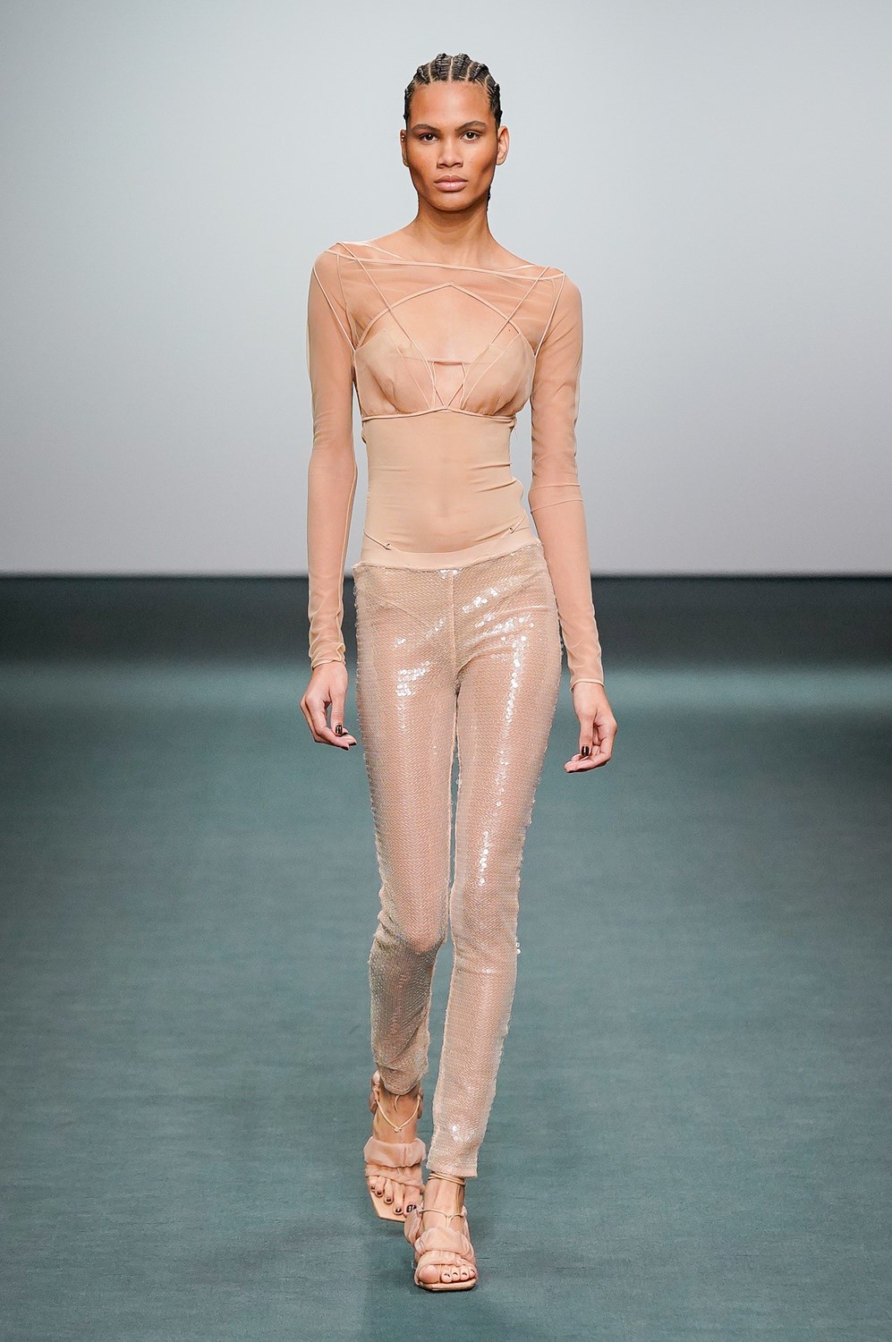 Nensi Dojaka Fall 2022 Fashion Show