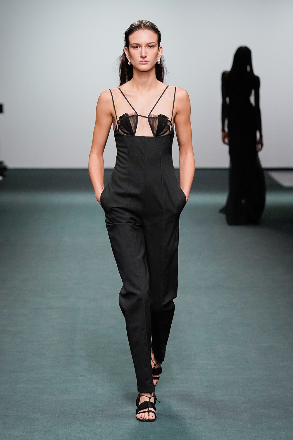Nensi Dojaka Fall 2022 Fashion Show