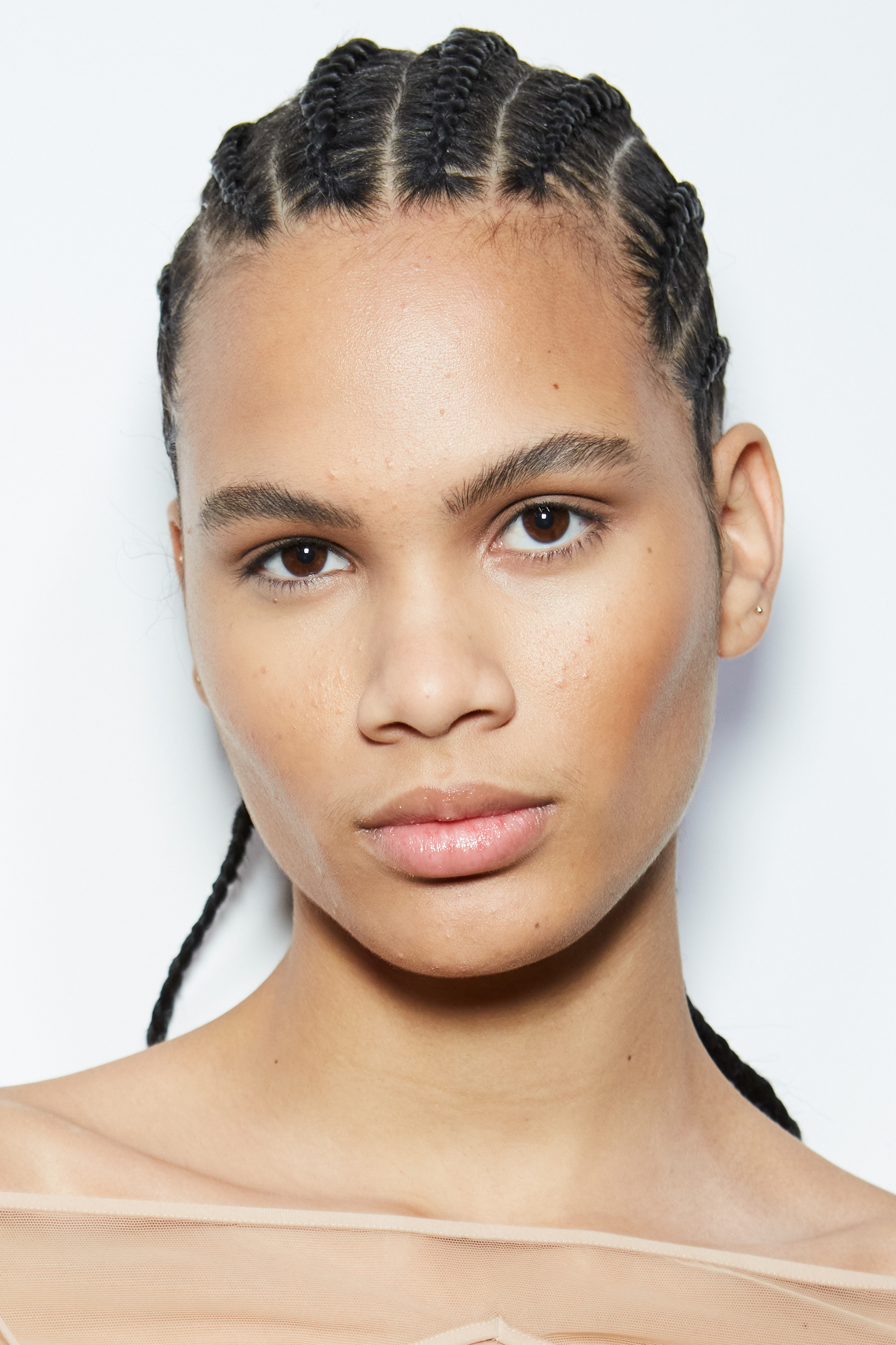 Nensi Dojaka Fall 2022 Fashion Show Backstage