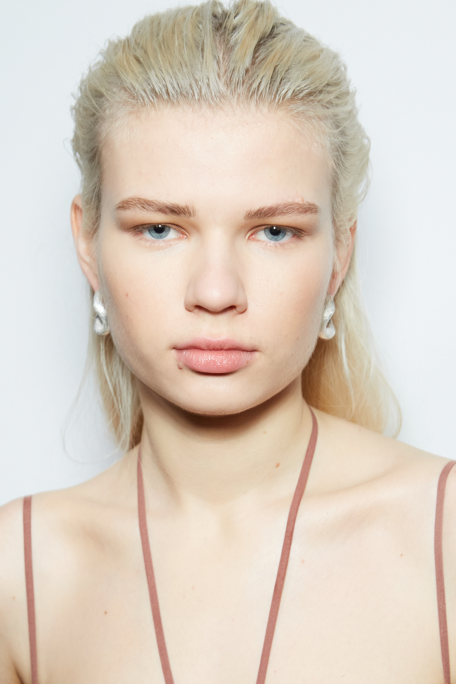 Nensi Dojaka Fall 2022 Fashion Show Backstage