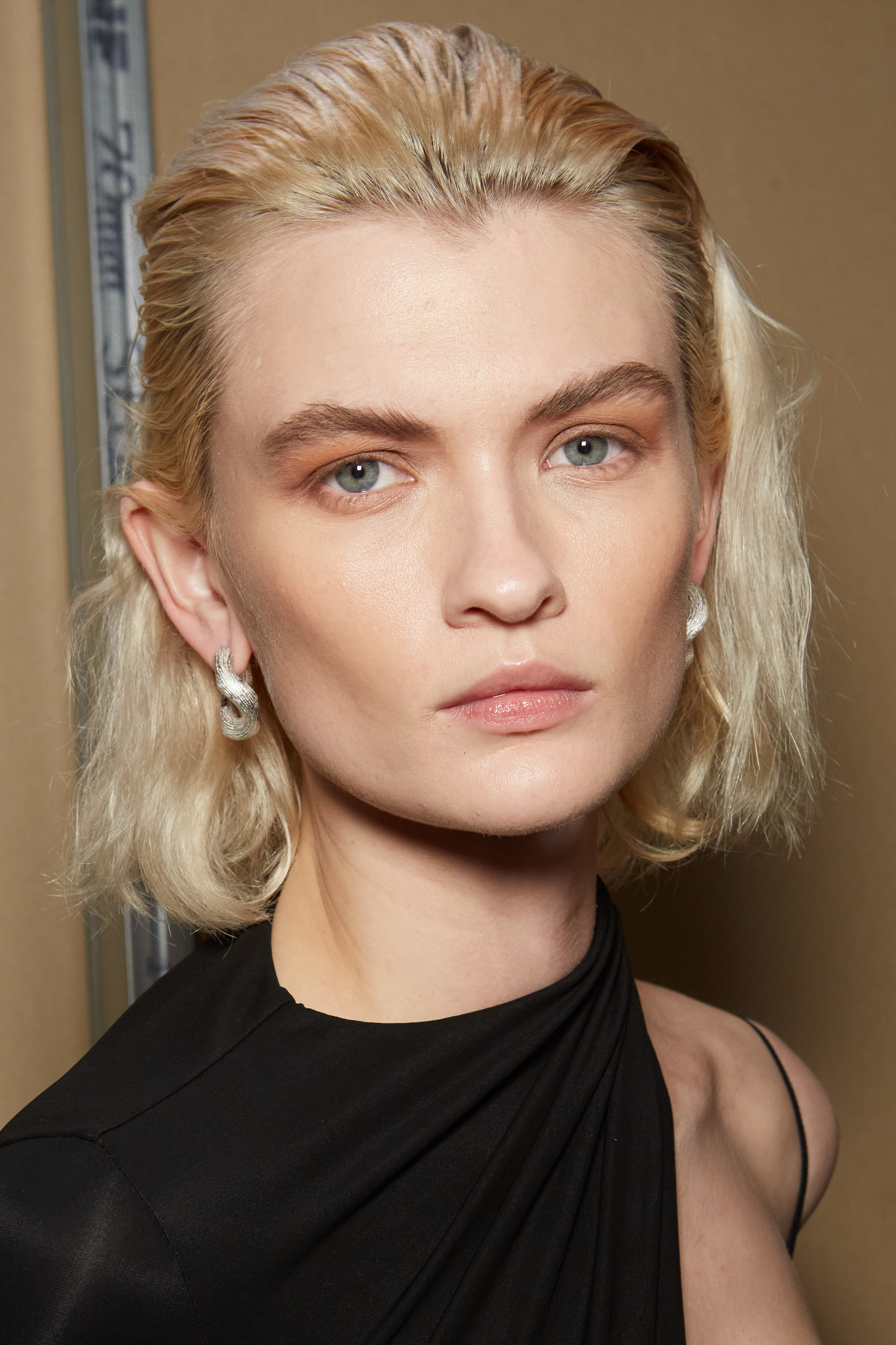 Nensi Dojaka Fall 2022 Fashion Show Backstage