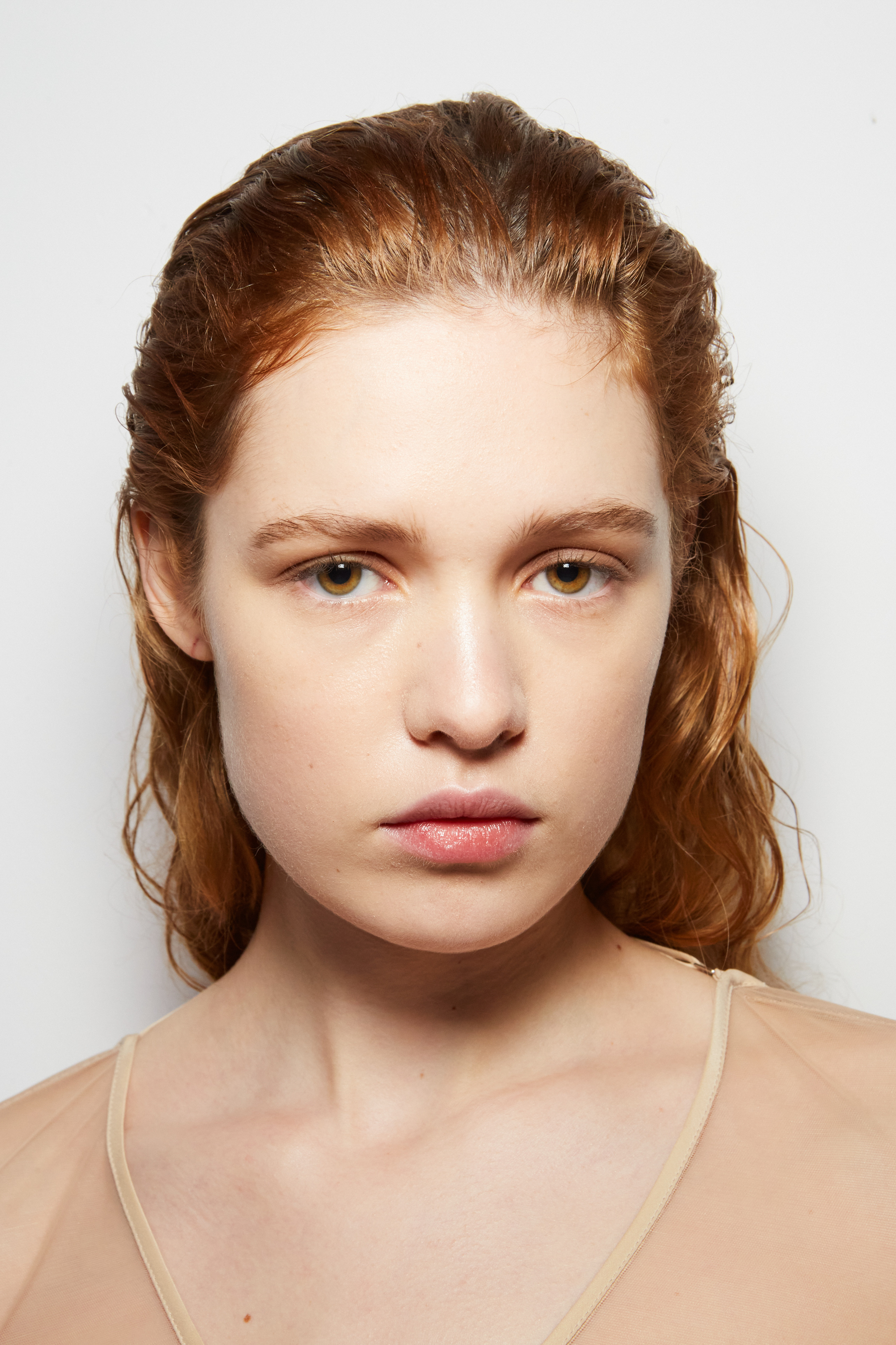 Nensi Dojaka Fall 2022 Fashion Show Backstage