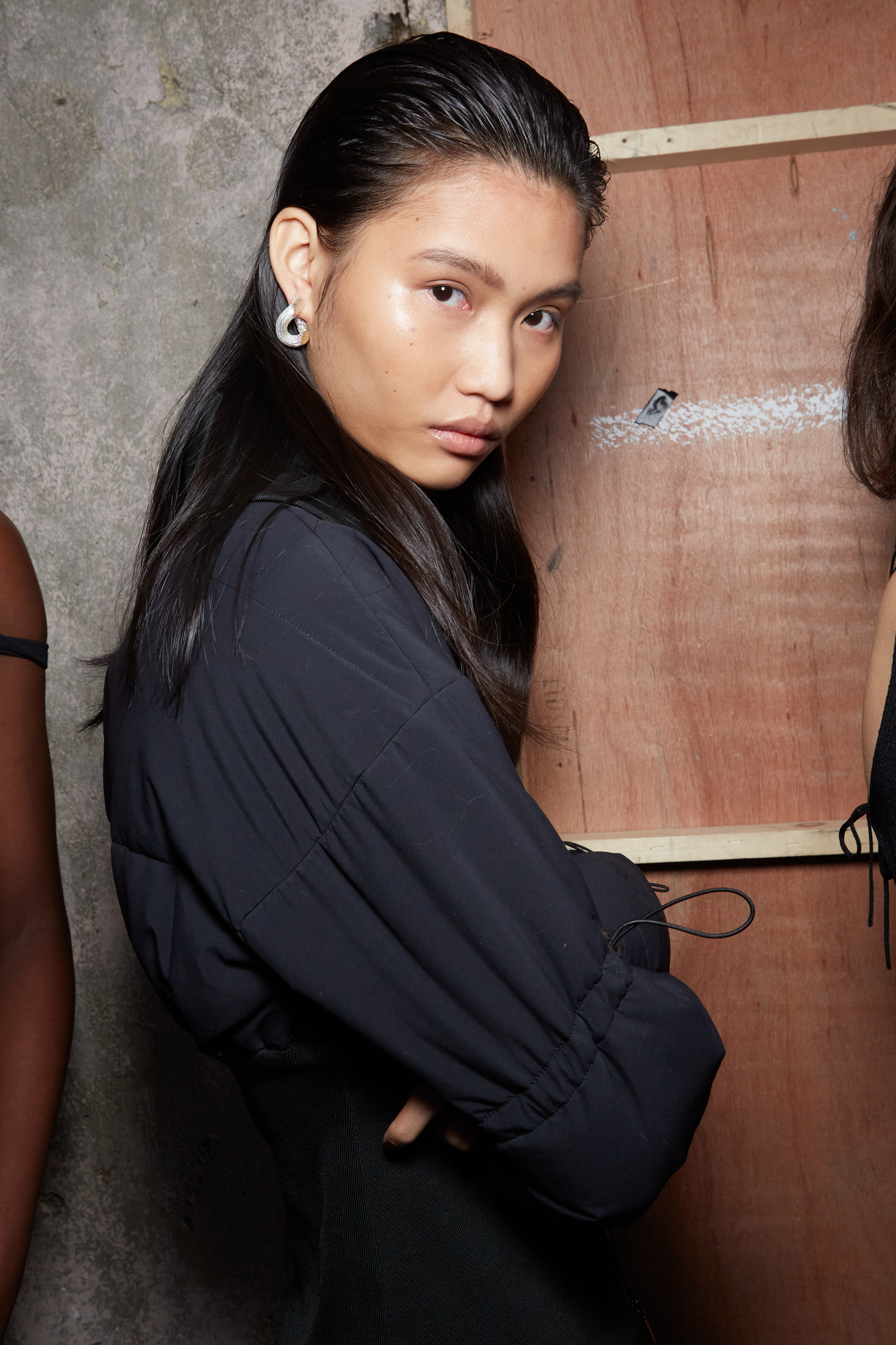 Nensi Dojaka Fall 2022 Fashion Show Backstage Fashion Show