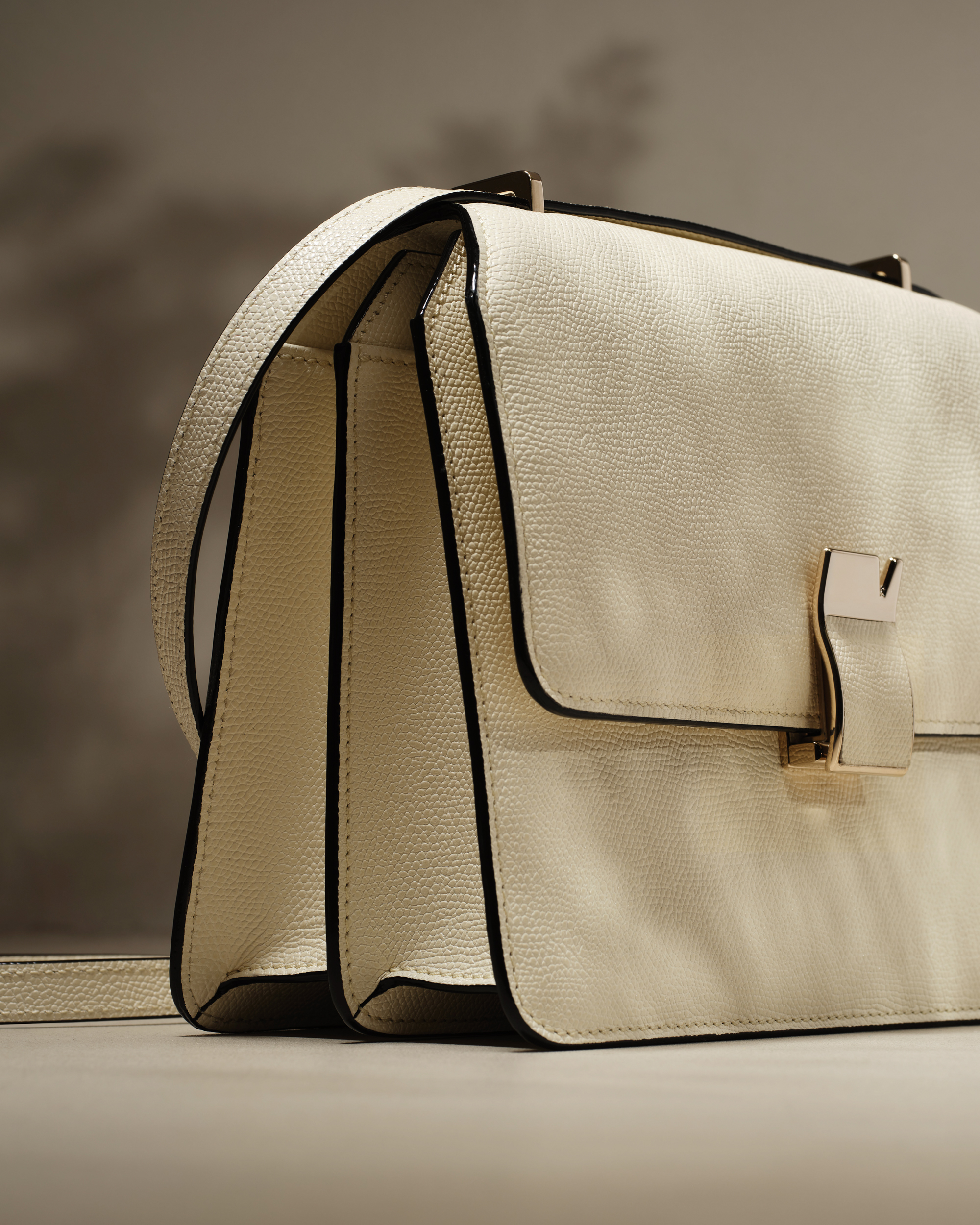 Valextra Fall 2022 Fashion Show 