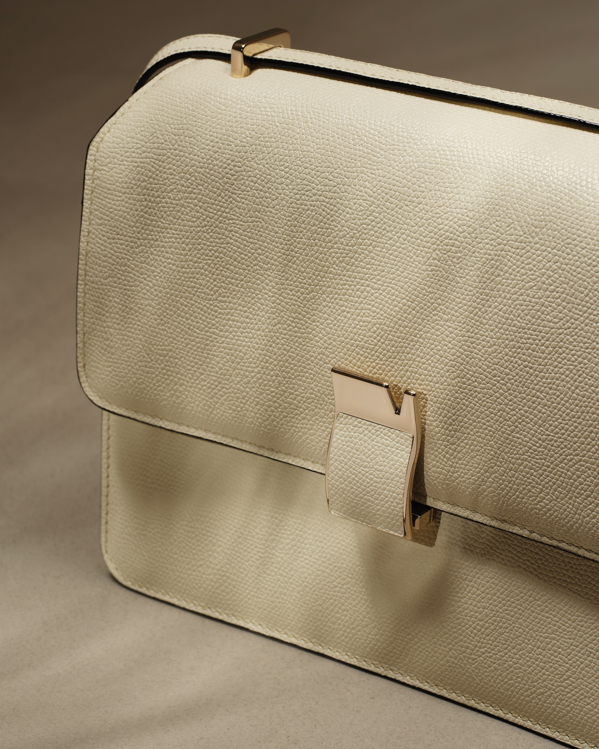 Valextra Fall 2022 Fashion Show 