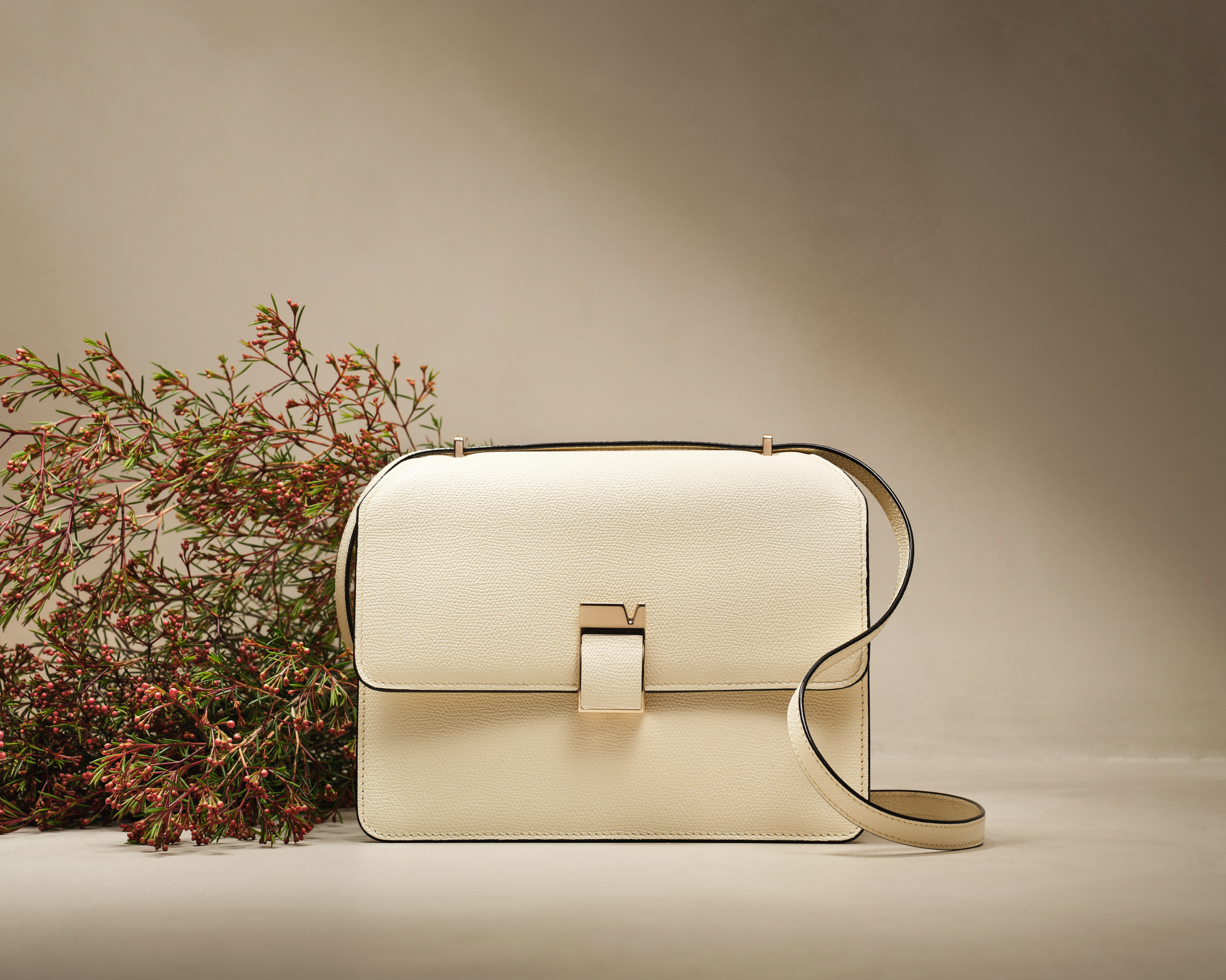 Valextra Fall 2022 Fashion Show 