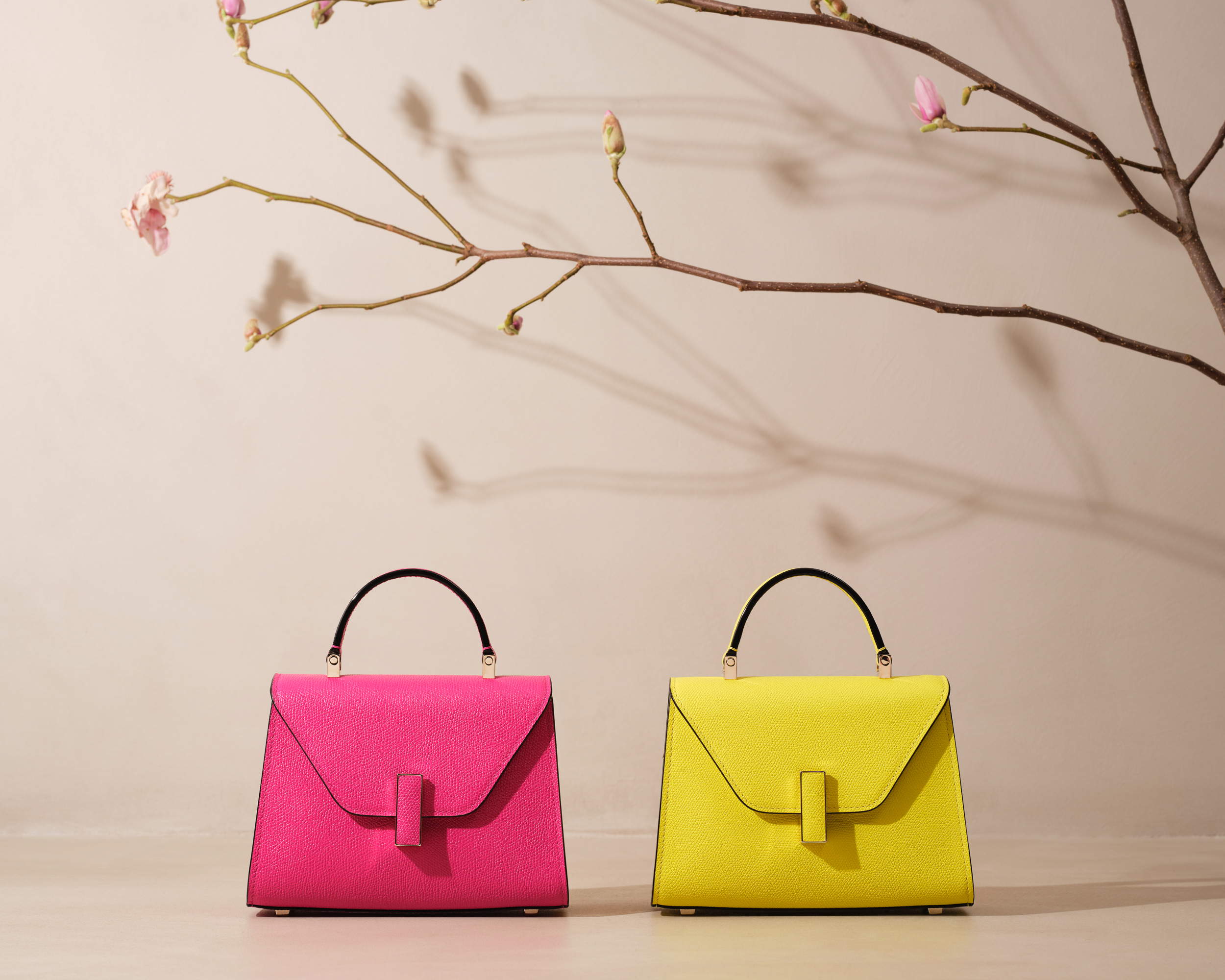 Valextra Fall 2022 Fashion Show 