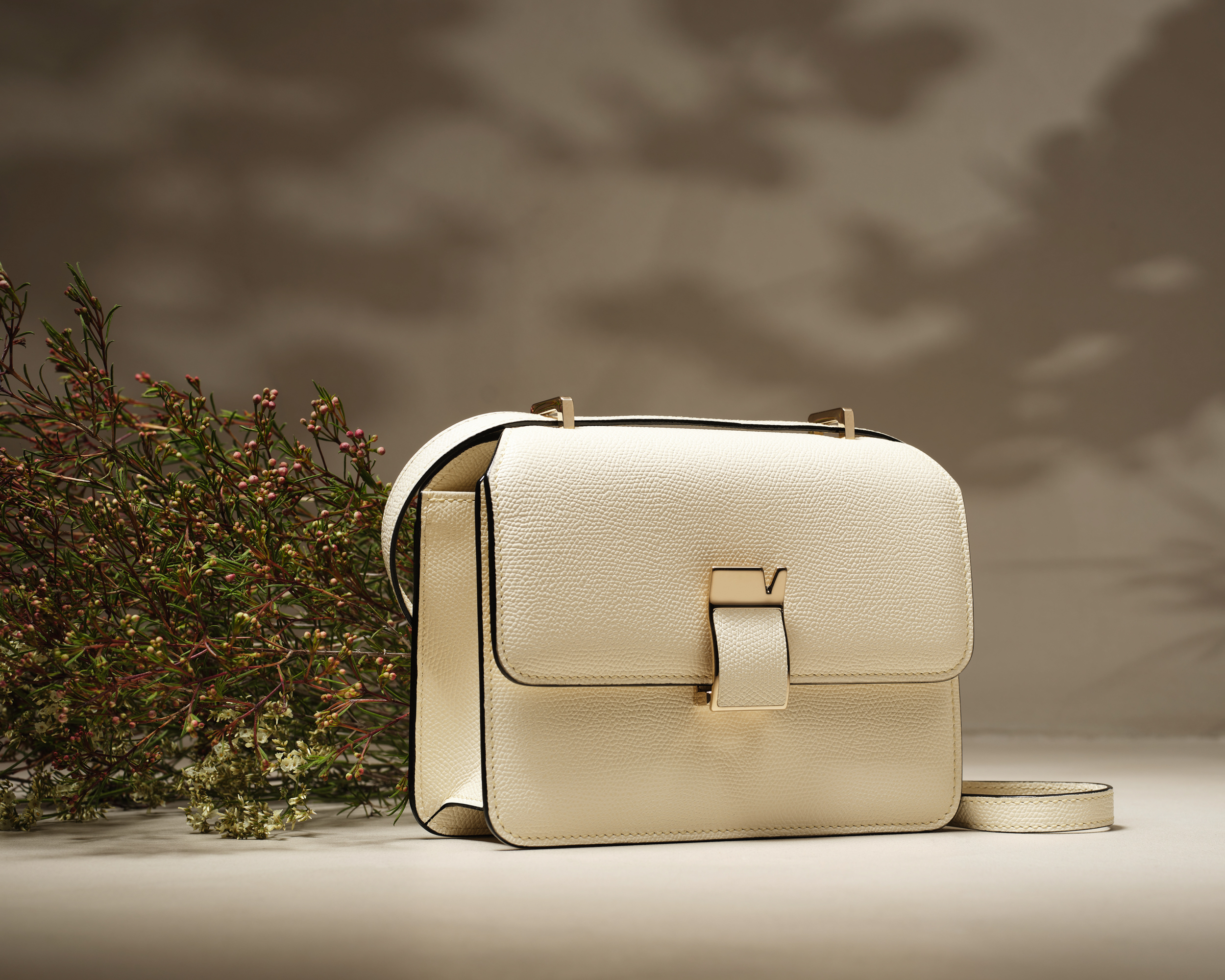 Valextra Fall 2022 Fashion Show 