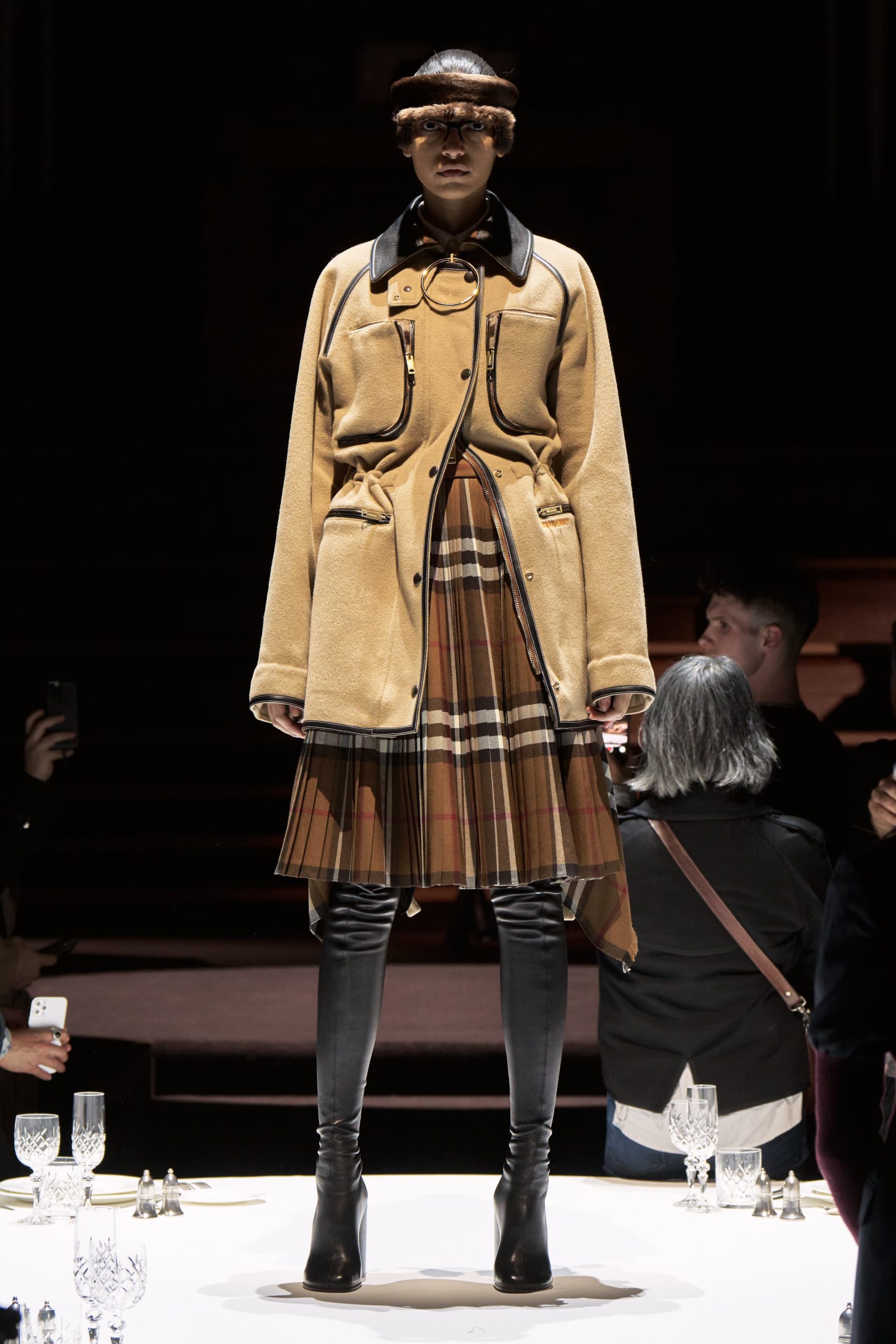Burberry Fall 2022 Fashion Show | The Impression