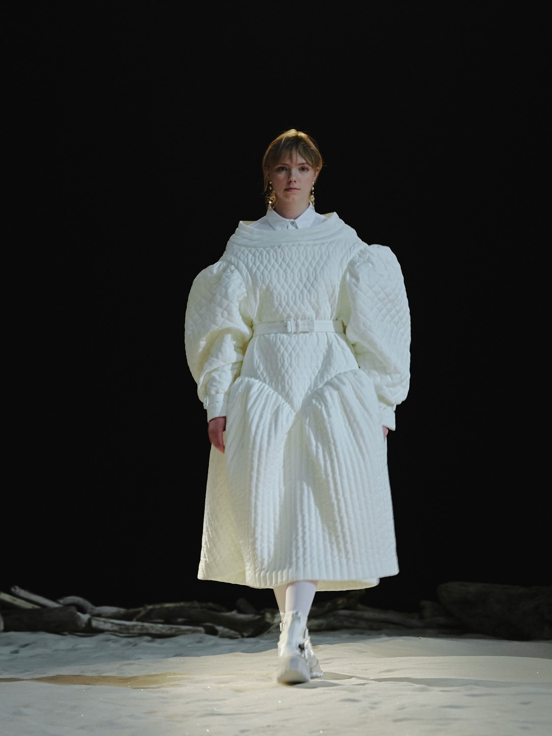 Anrealage Fall 2022 Fashion Show
