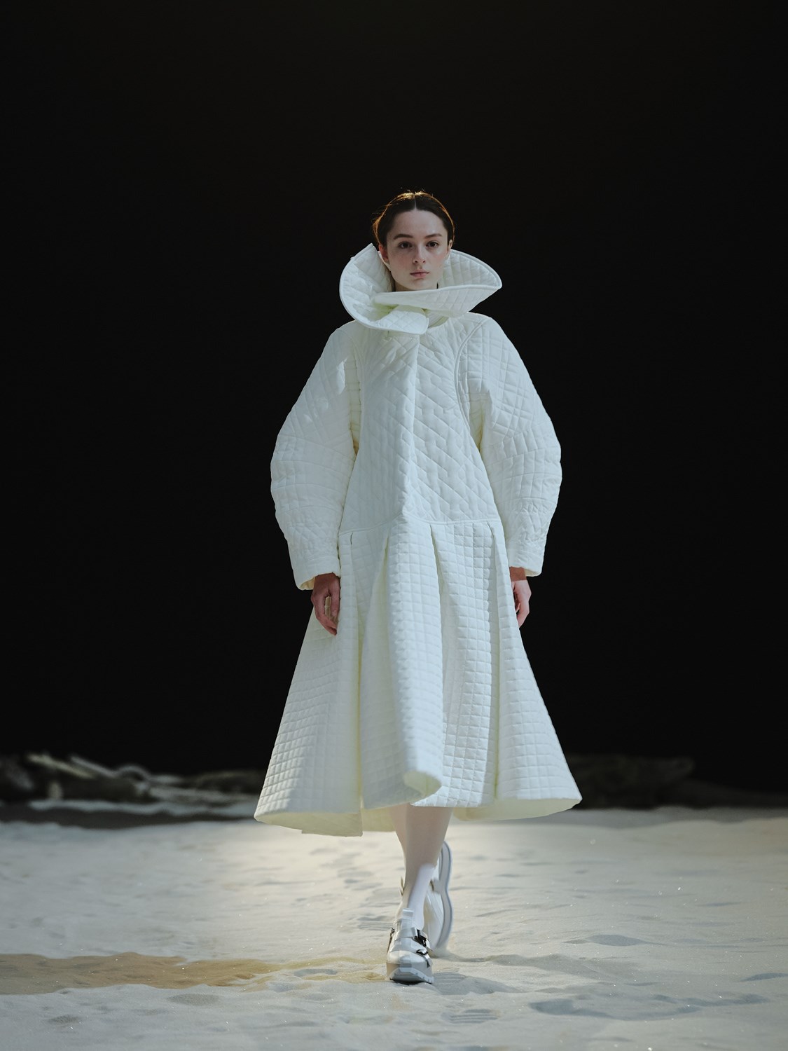 Anrealage Fall 2022 Fashion Show
