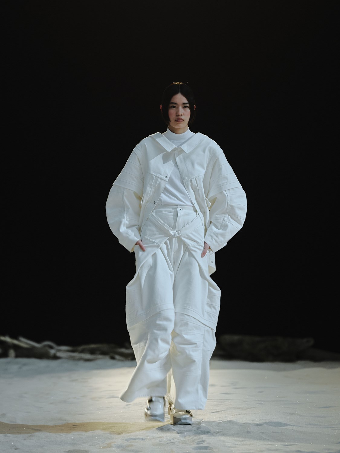 Anrealage Fall 2022 Fashion Show