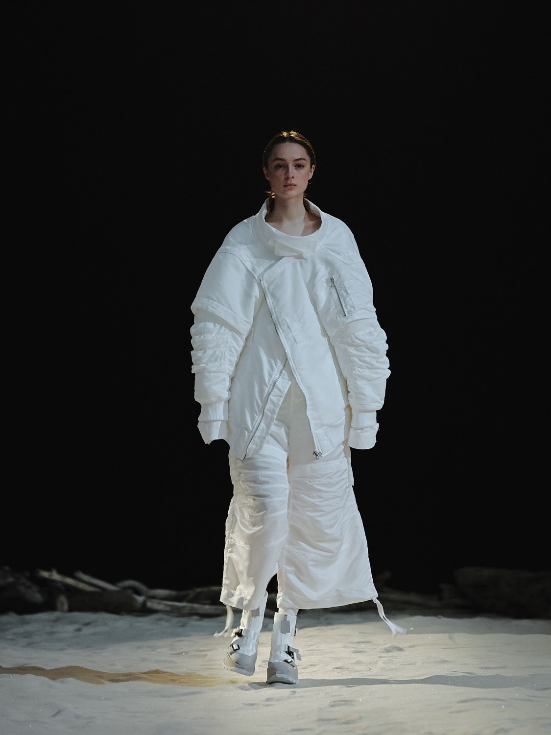Anrealage Fall 2022 Fashion Show