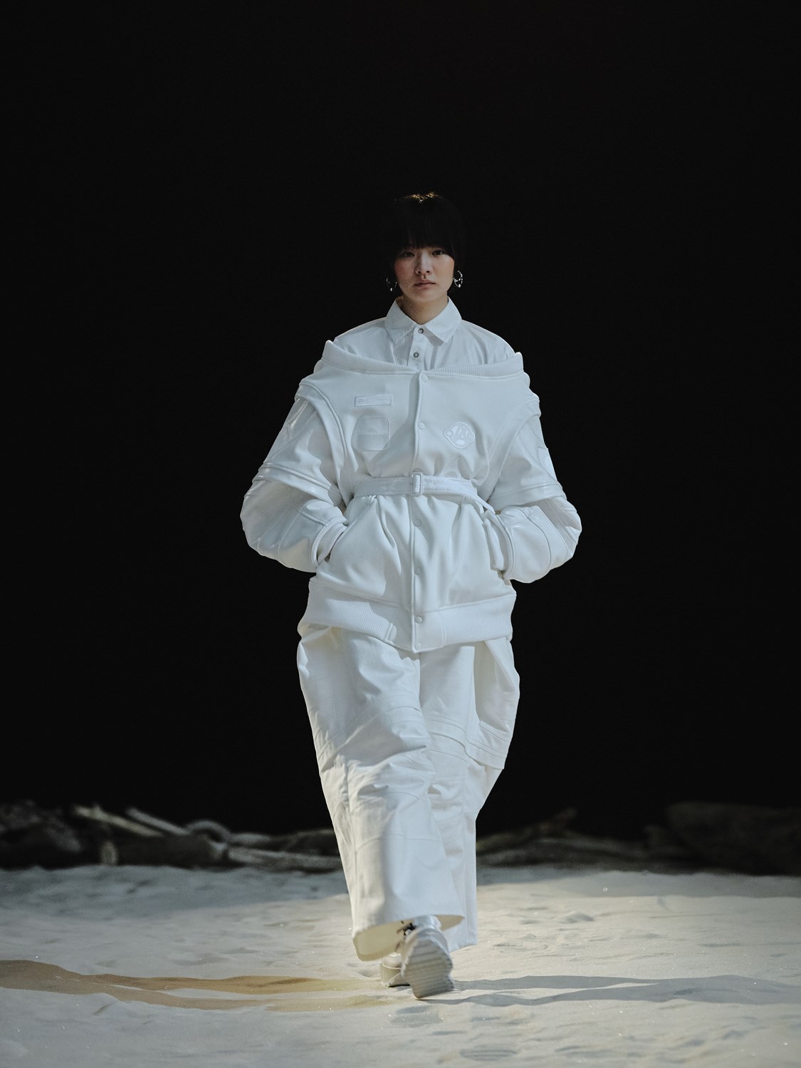 Anrealage Fall 2022 Fashion Show