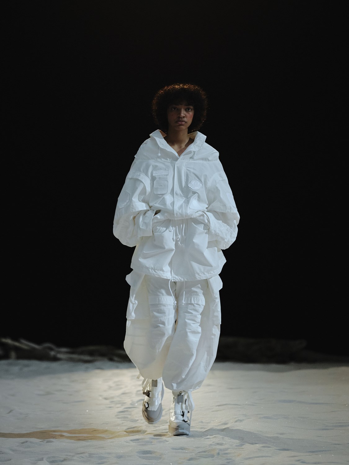 Anrealage Fall 2022 Fashion Show