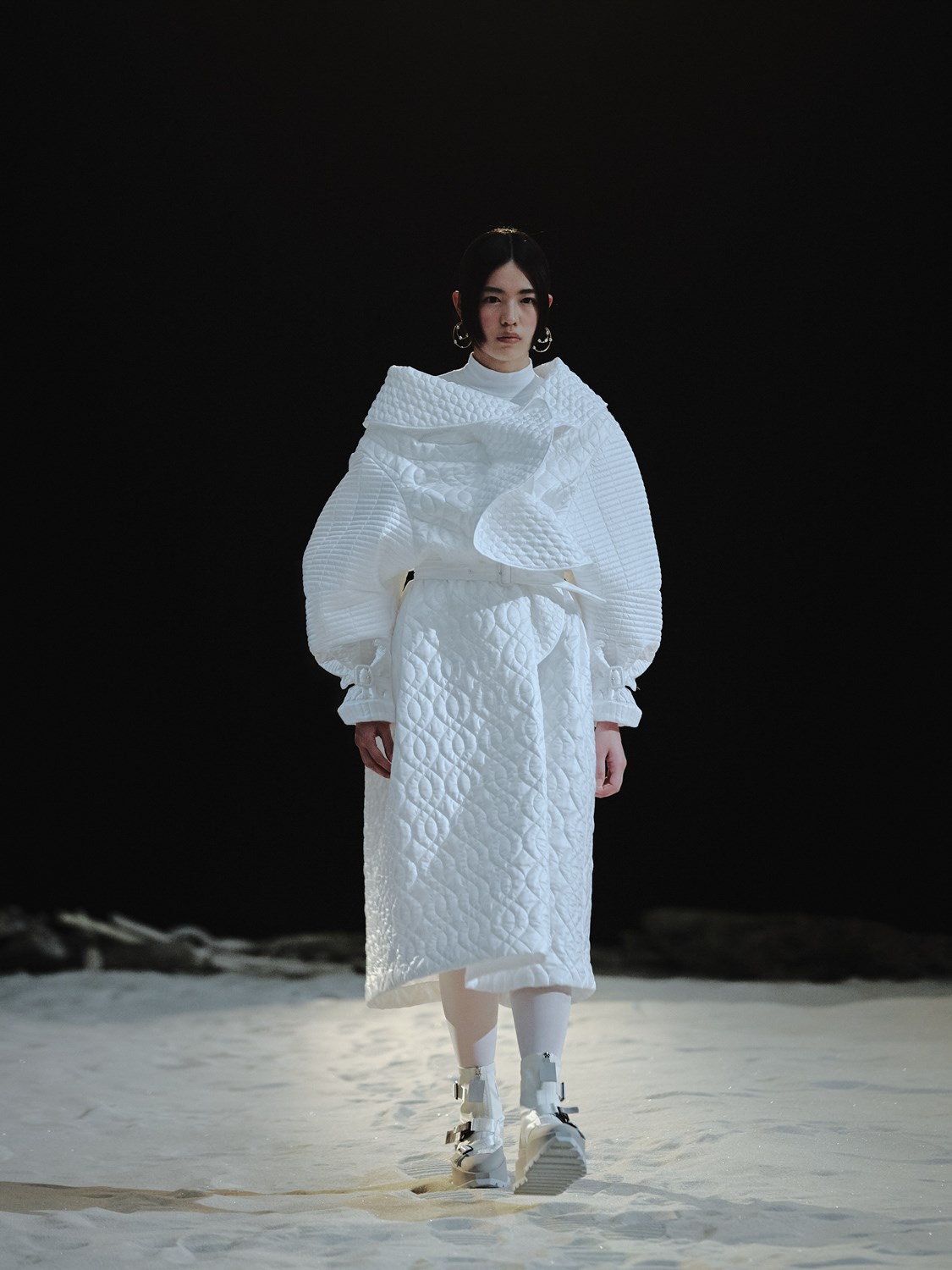 Anrealage Fall 2022 Fashion Show
