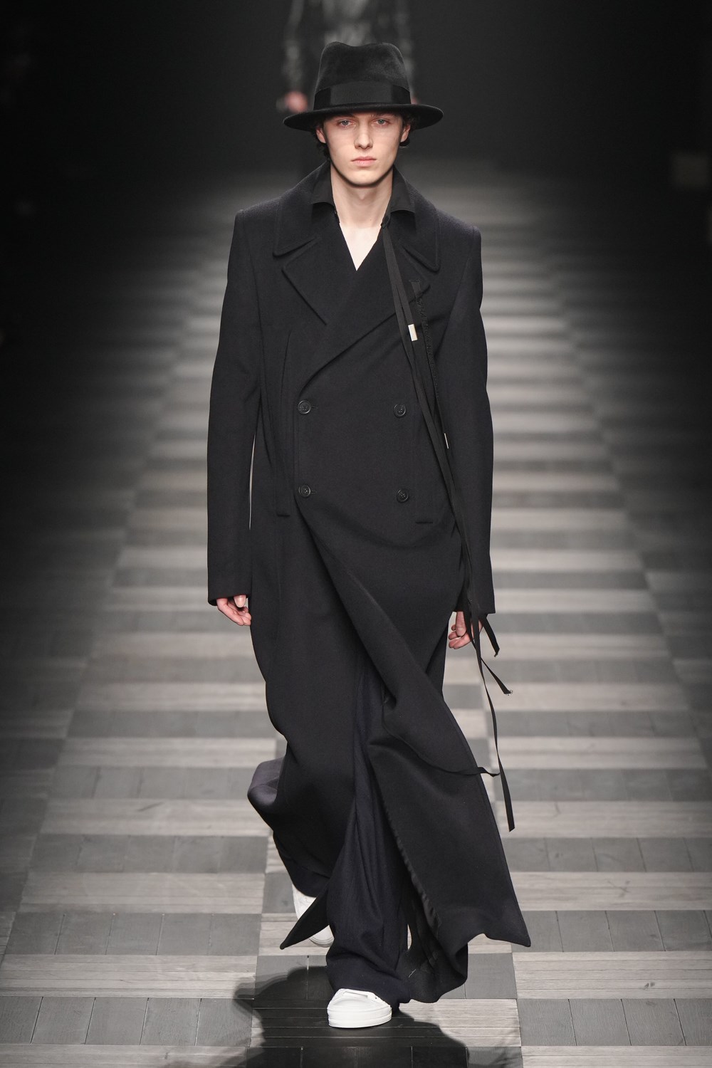 Ann Demeulemeester Fall 2022 Fashion Show