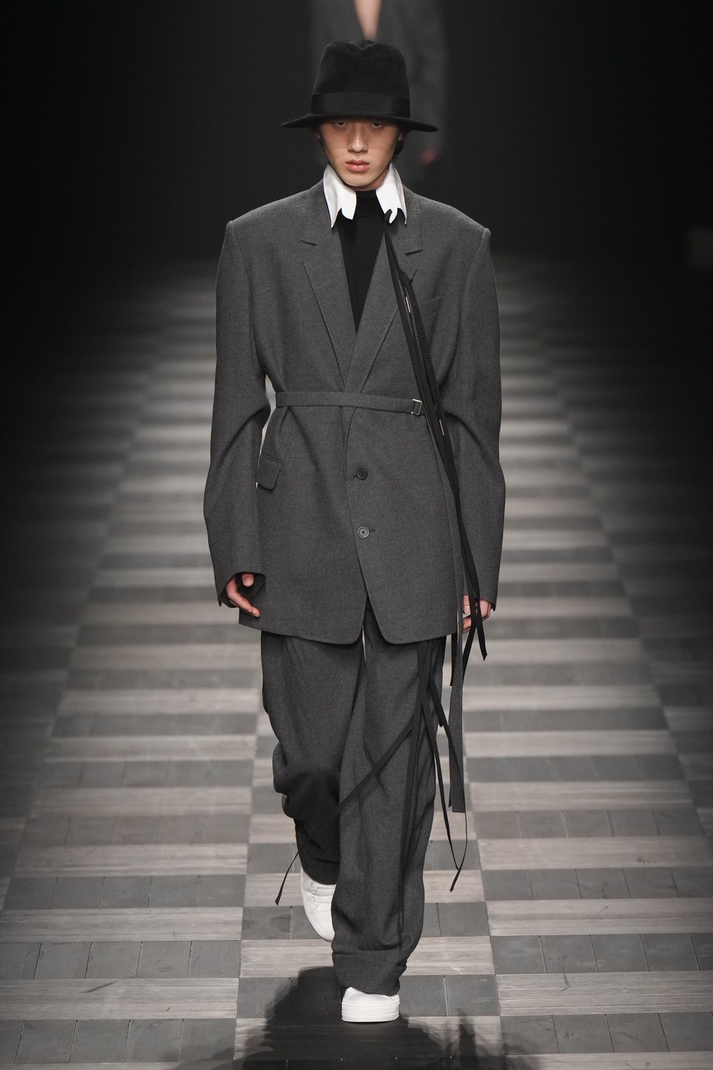 Ann Demeulemeester Fall 2022 Fashion Show