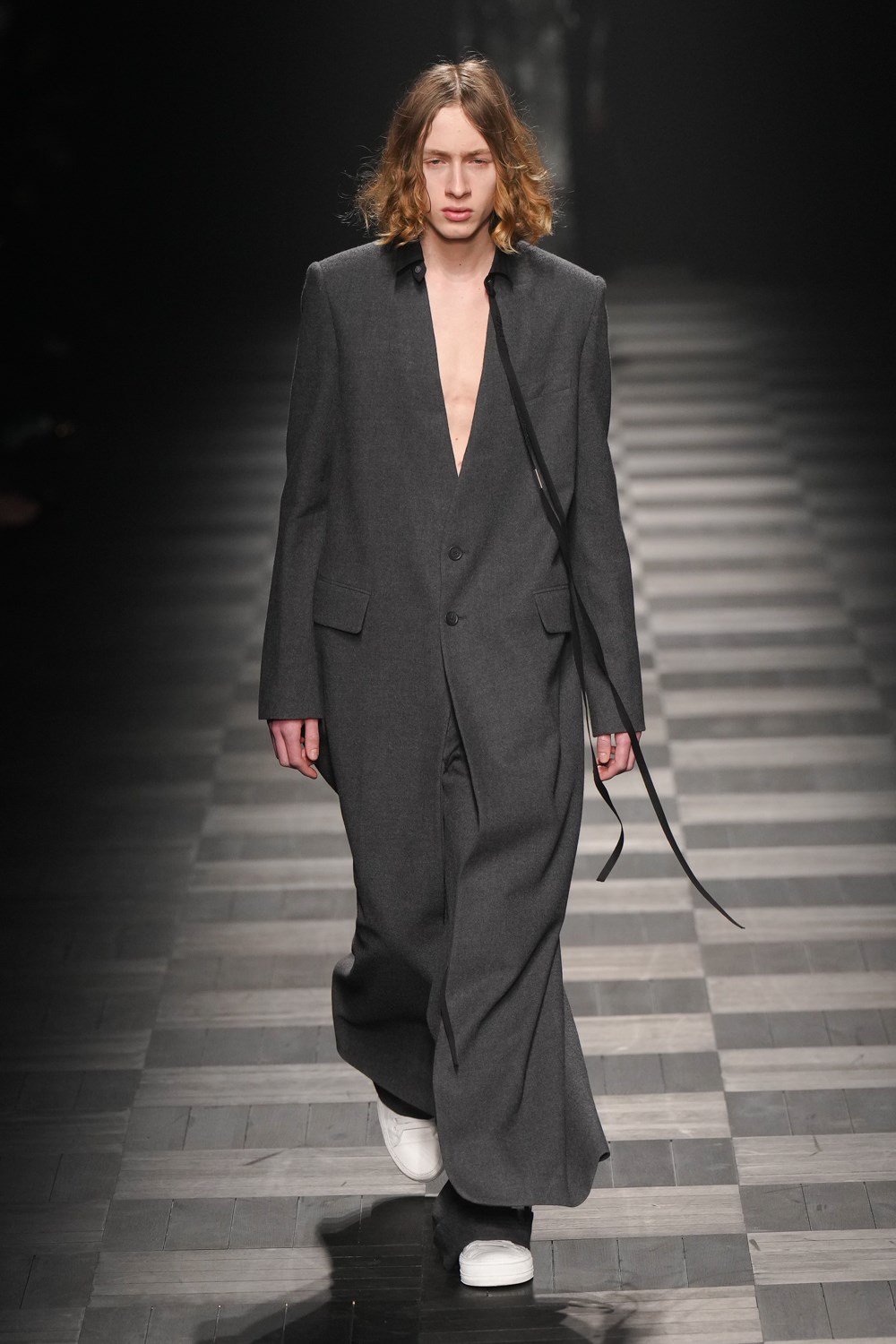 Ann Demeulemeester Fall 2022 Fashion Show