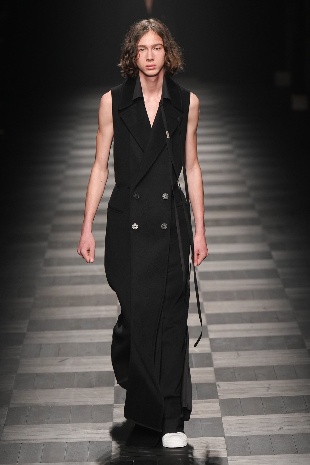 Ann Demeulemeester Fall 2022 Fashion Show