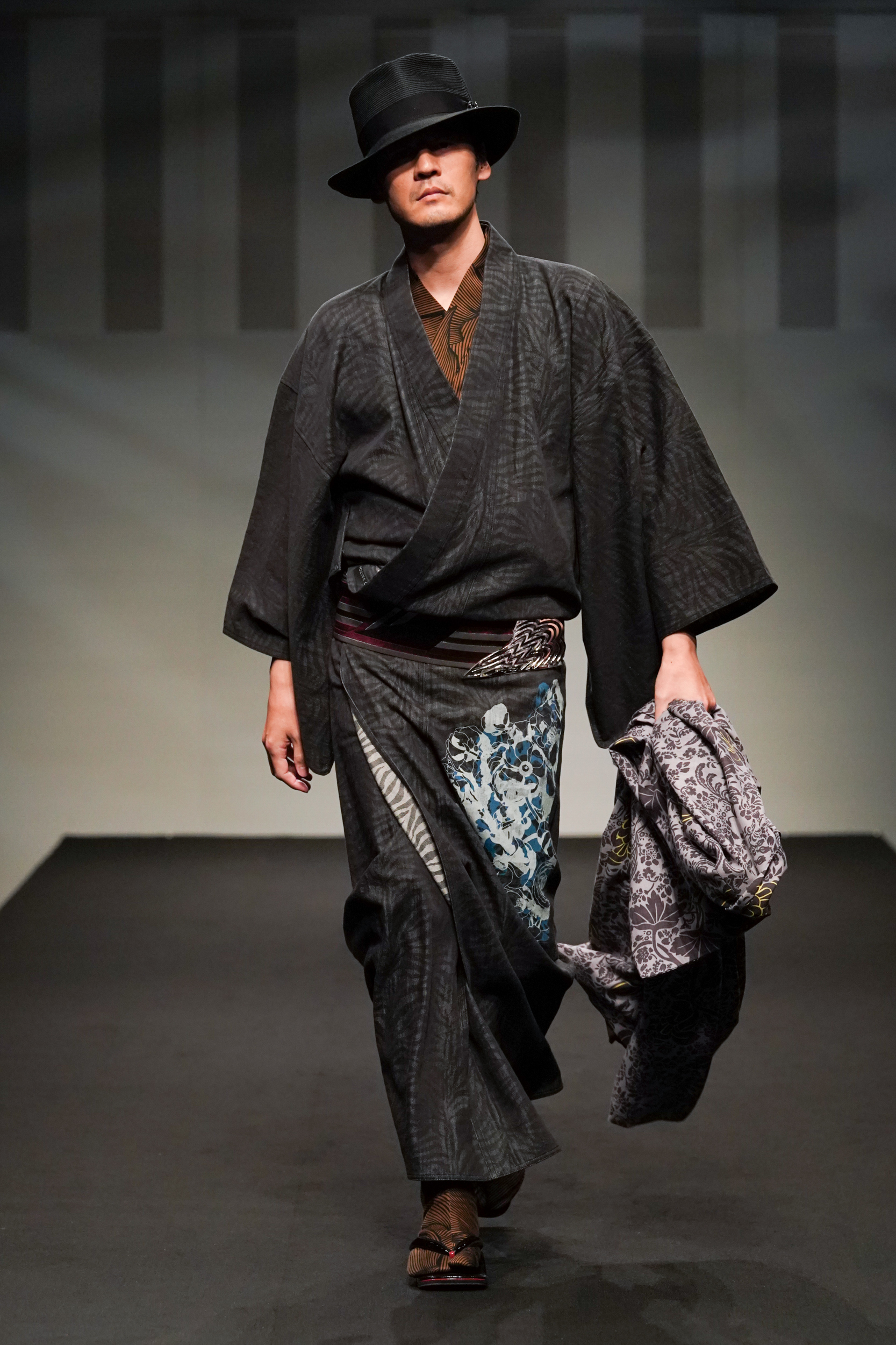 Jotaro Saito Fall 2022 Fashion Show 