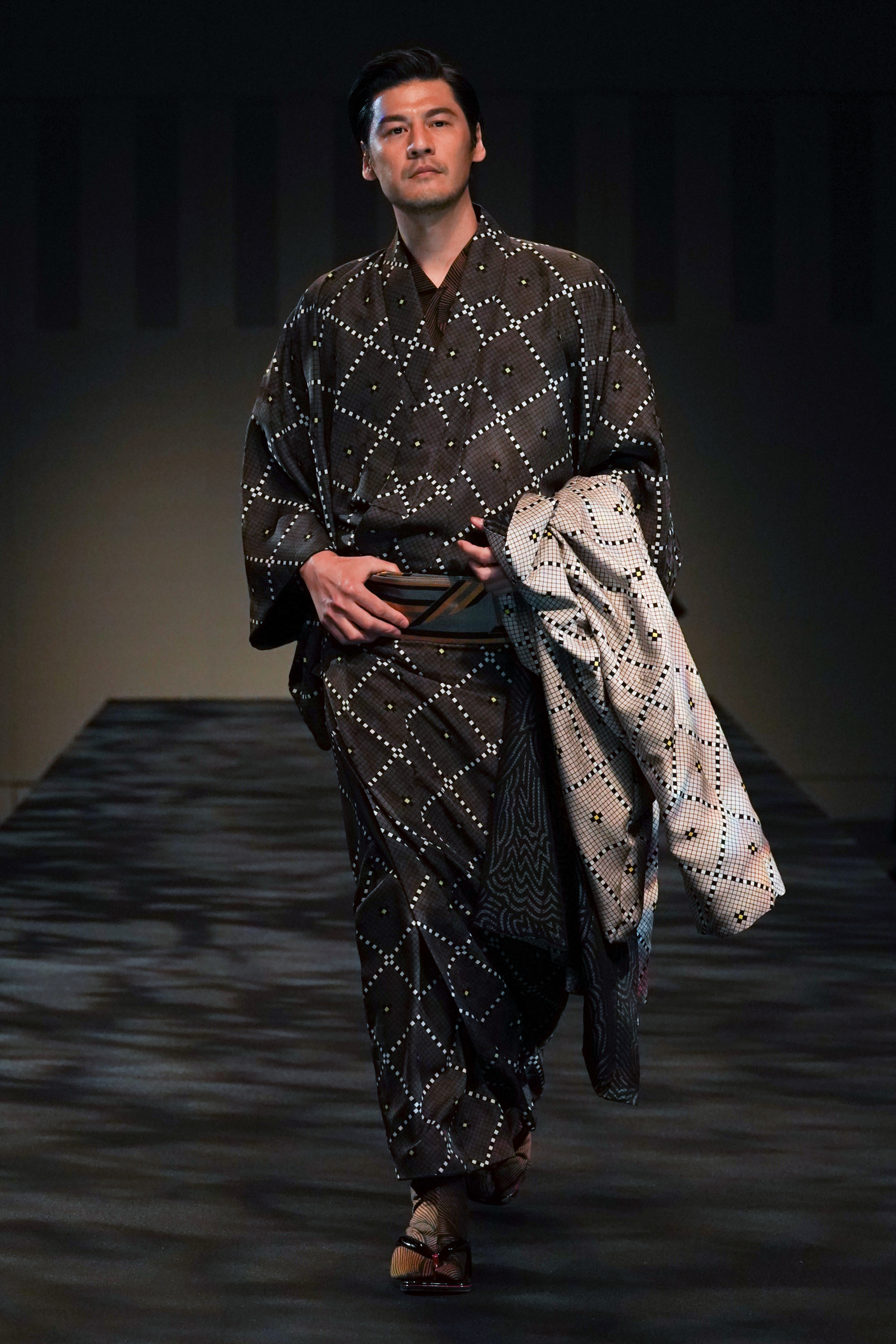 Jotaro Saito Fall 2022 Fashion Show 