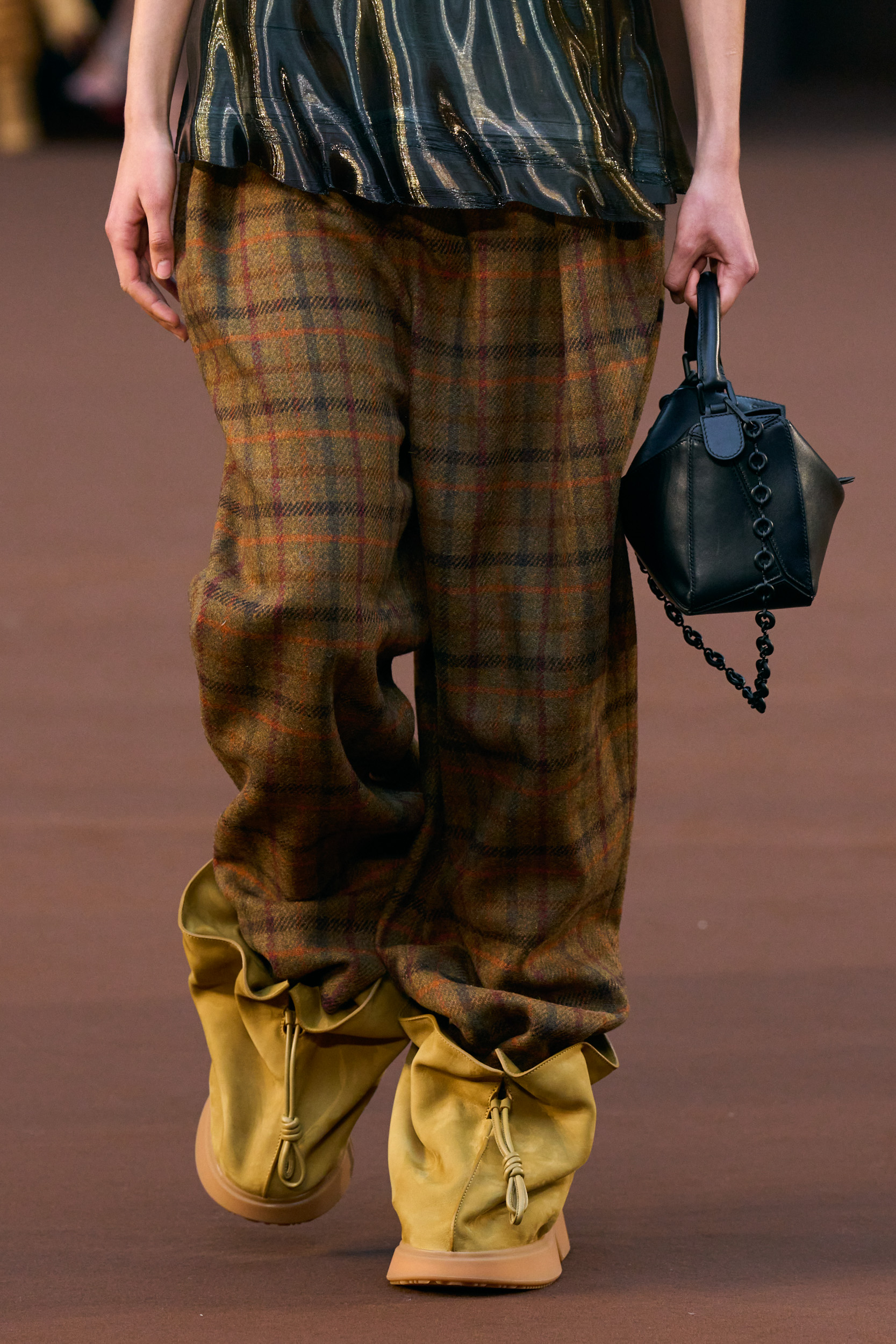 Loewe Fall 2022 Fashion Show Details Fashion Show