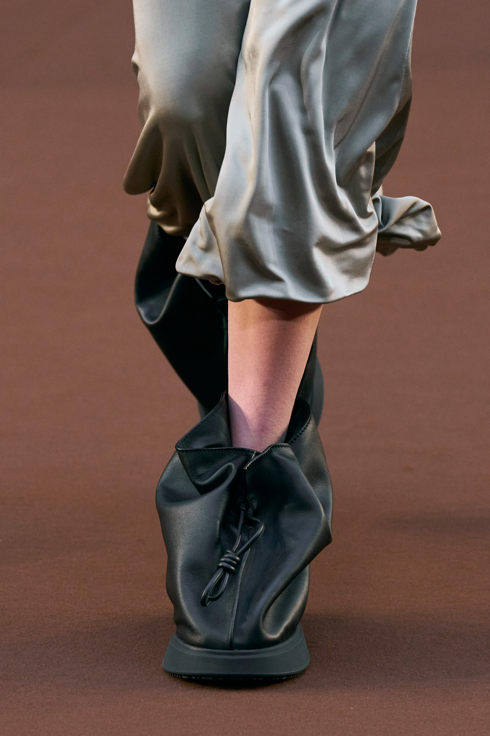 Loewe Fall 2022 Fashion Show Details Fashion Show