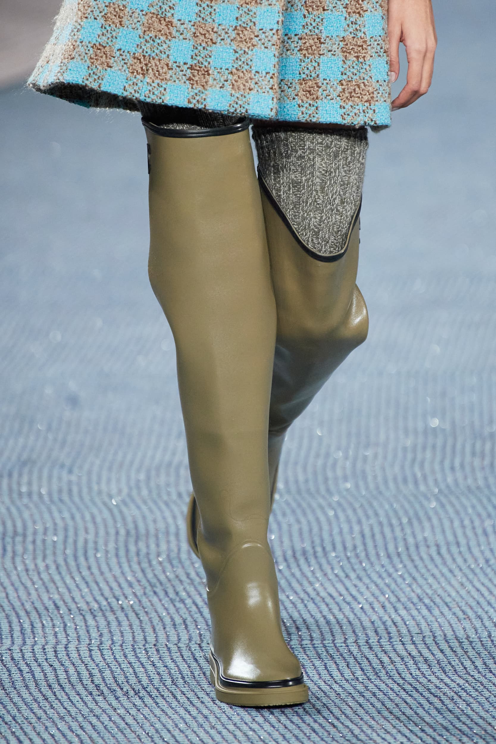 Over the Knee Boots Fall 2022 Fashion Trend | The Impression