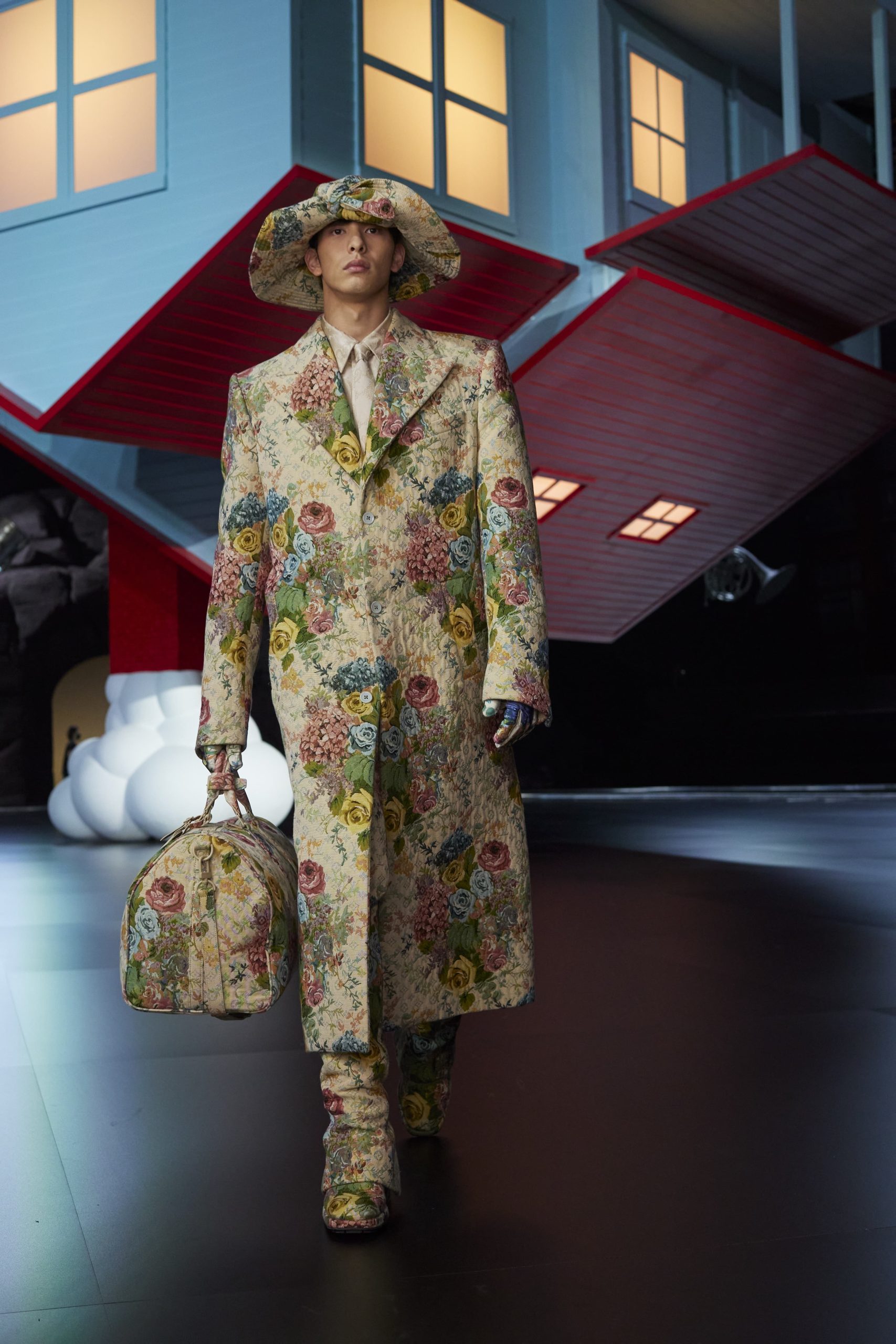 Louis Vuitton Men's Fall 2022 Spin-Off Fashion Show | The Impression