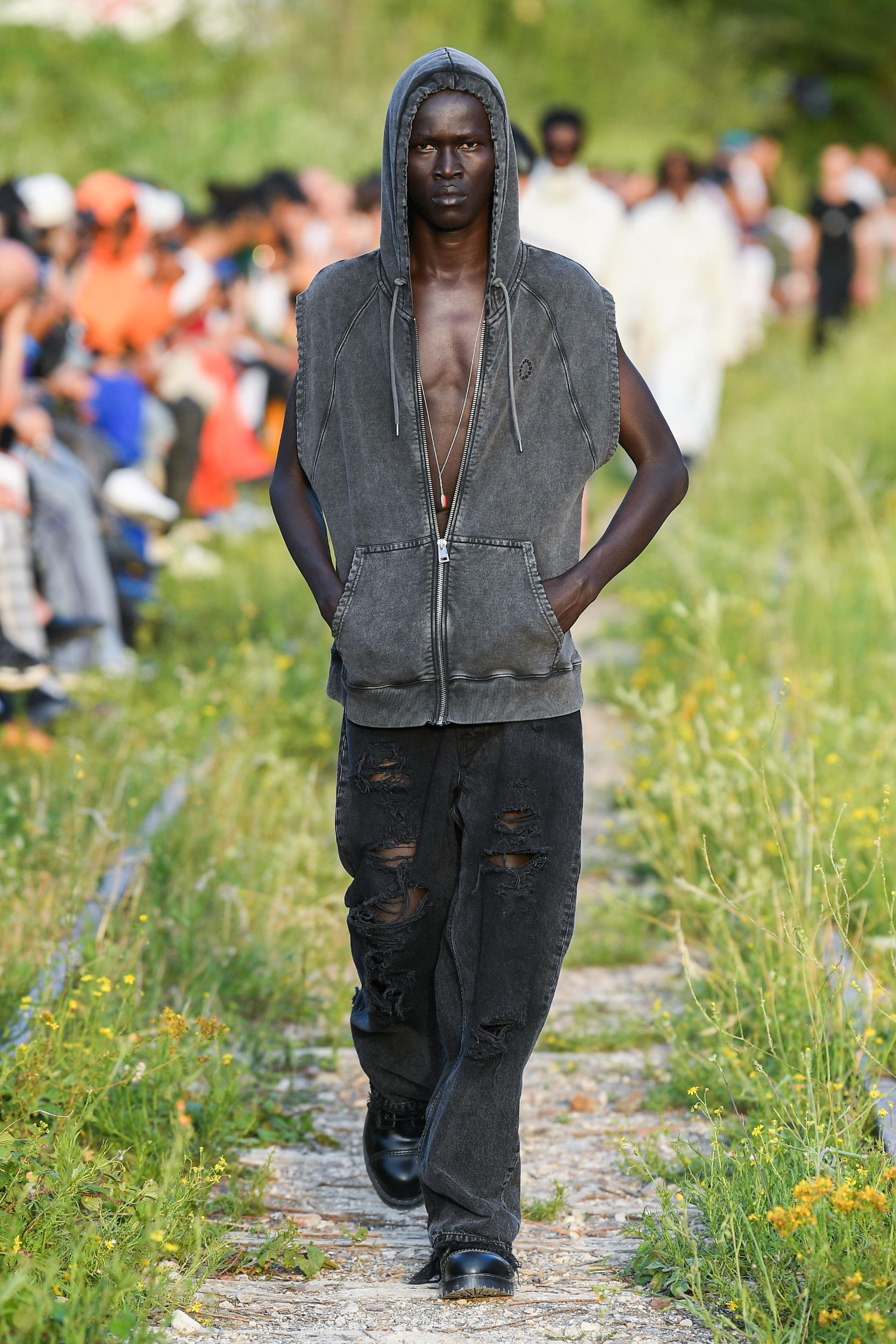 Etudes Spring 2023 Men's Fashion Show 