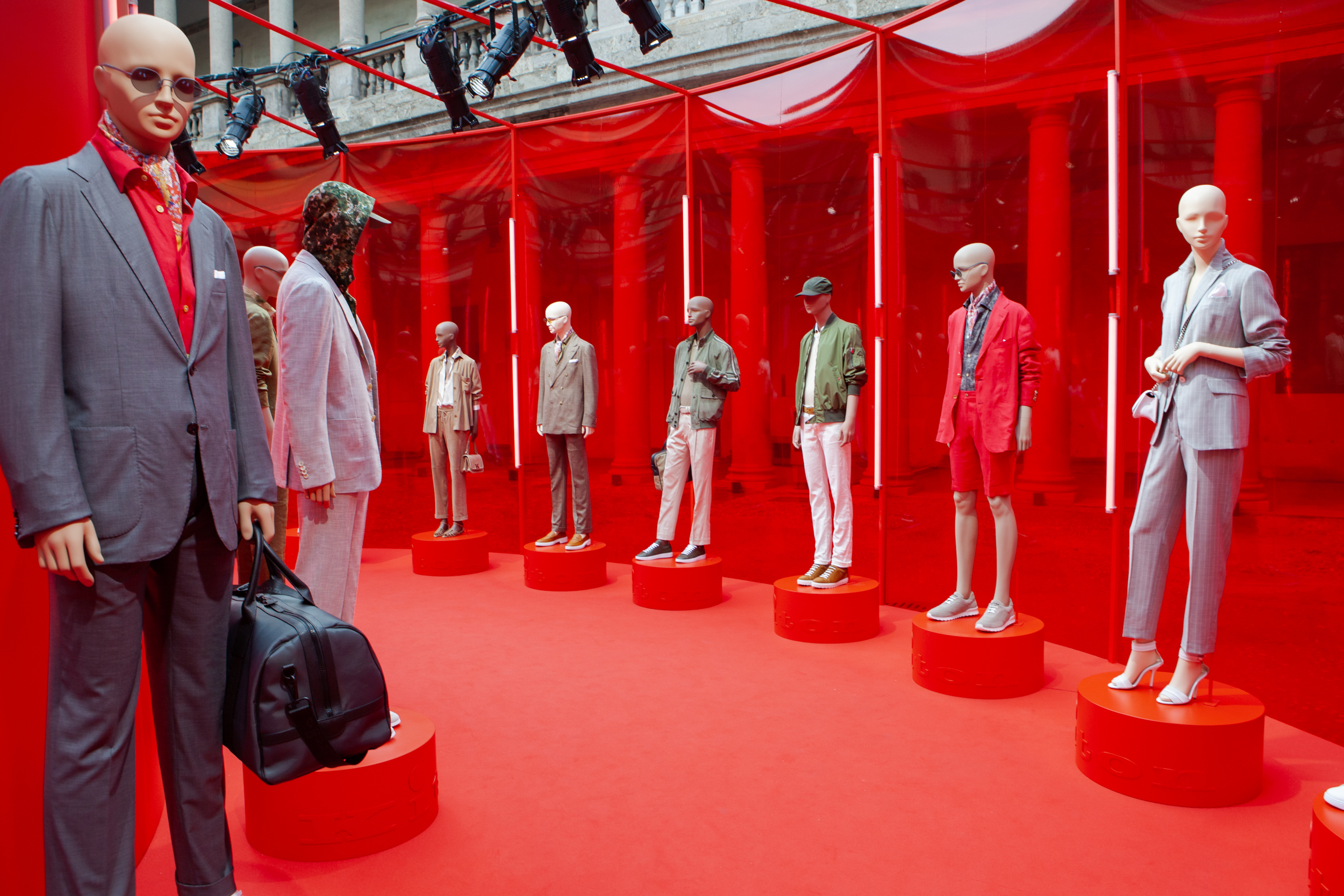 Kiton Spring 2023 Men's Fashion Show 