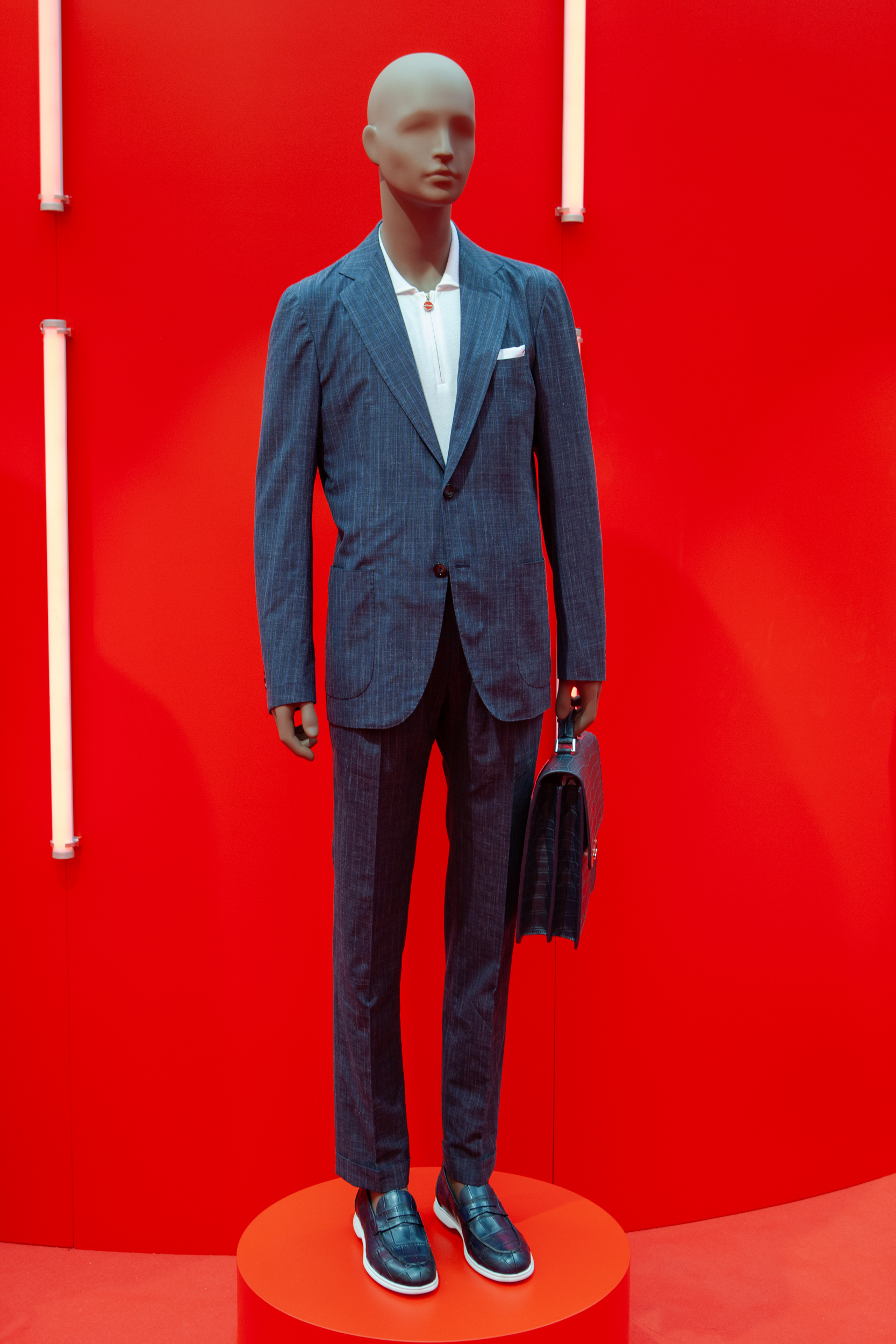 Kiton Spring 2023 Men's Fashion Show 