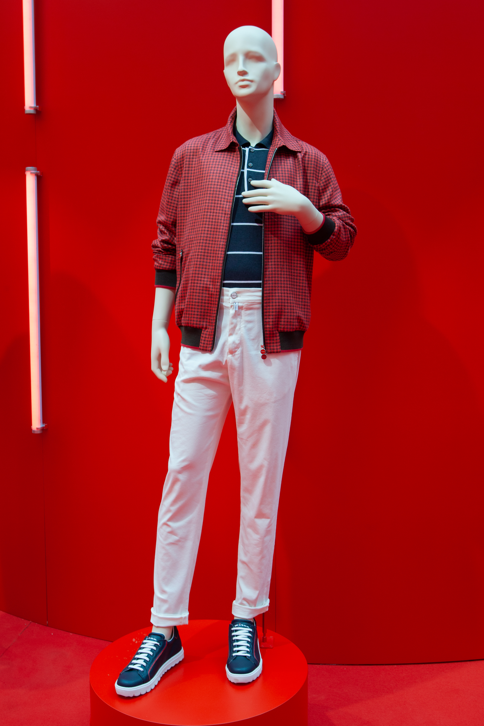 Kiton Spring 2023 Men's Fashion Show 