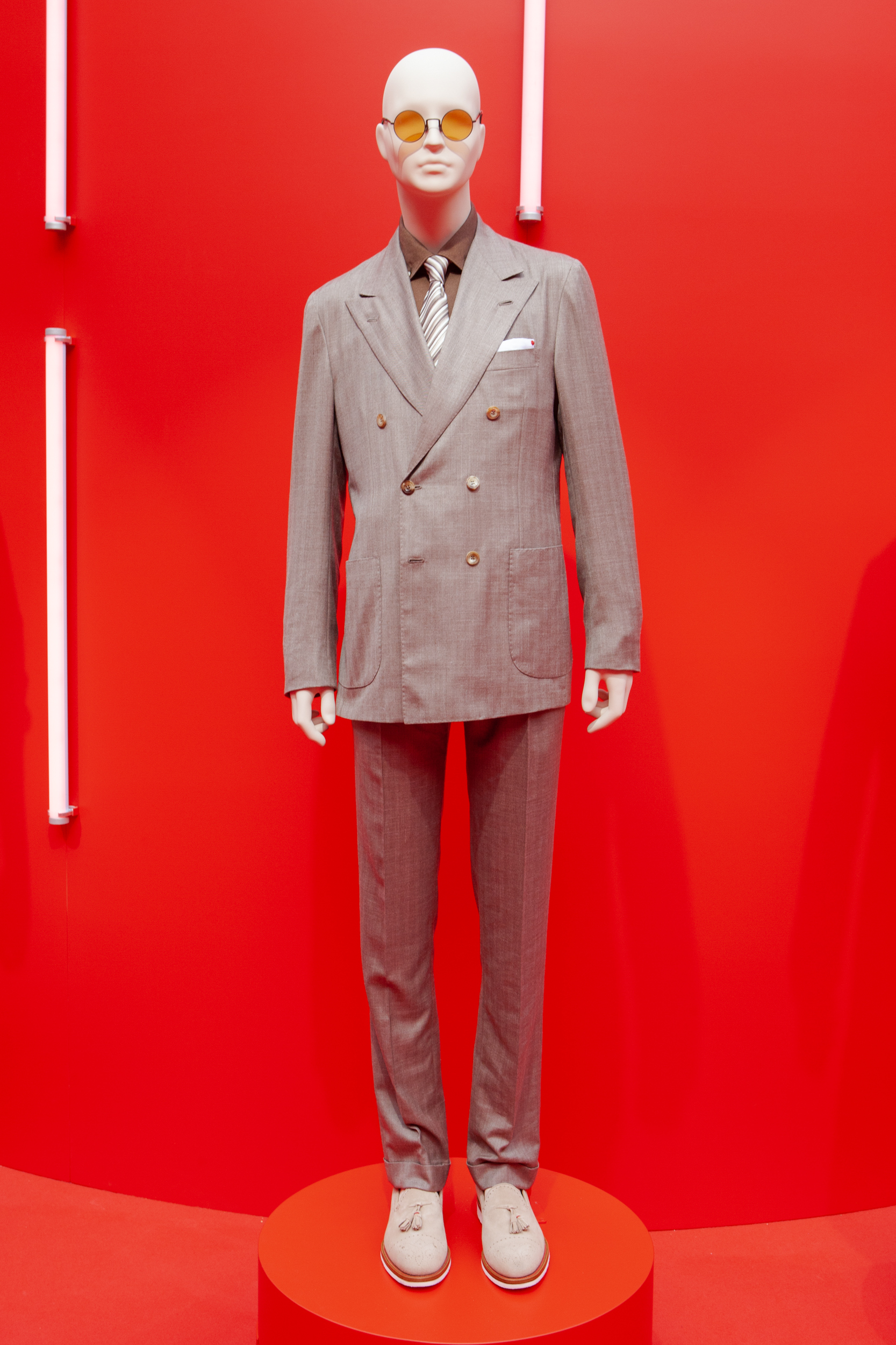 Kiton Spring 2023 Men's Fashion Show 