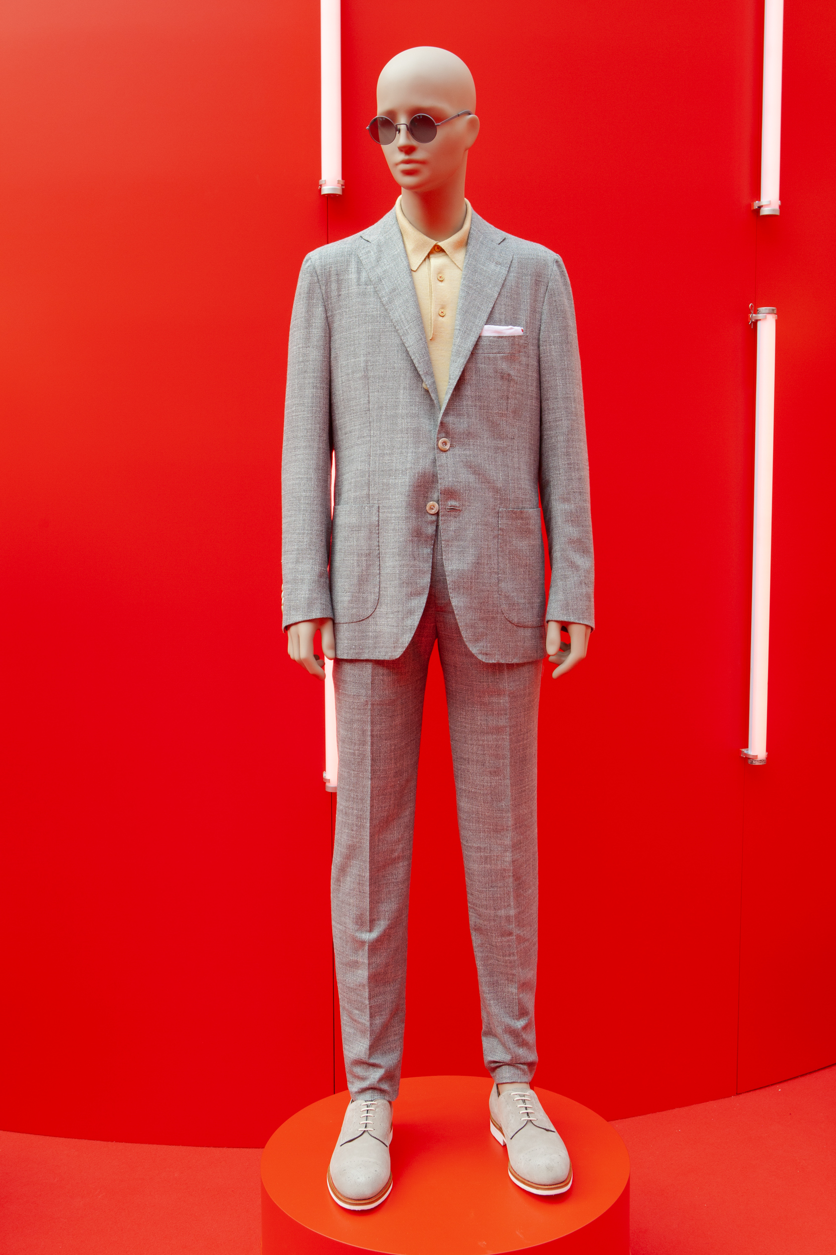 Kiton Spring 2023 Men's Fashion Show 