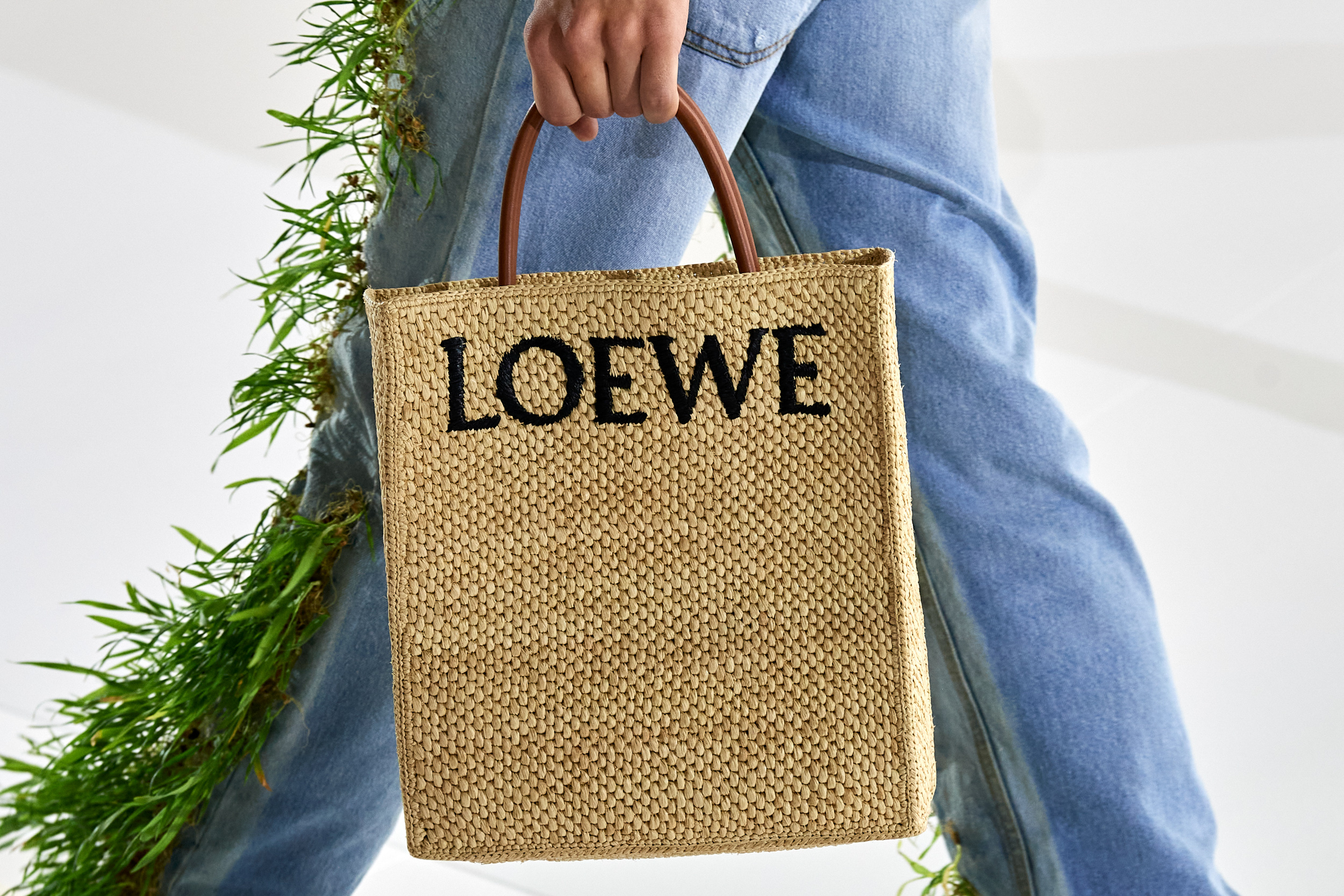 Loewe Spring 2023 Men's Fashion Show Details Fashion Show