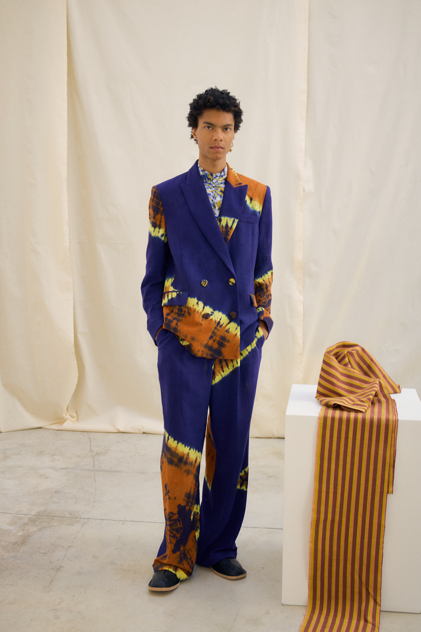 Lukhanyo Mdingi Spring 2023 Men's Fashion Show 