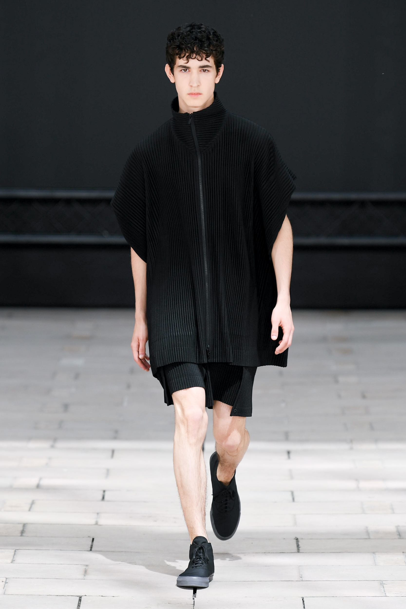 Homme Plisse Issey Miyake Spring 2023 Men's Fashion Show 