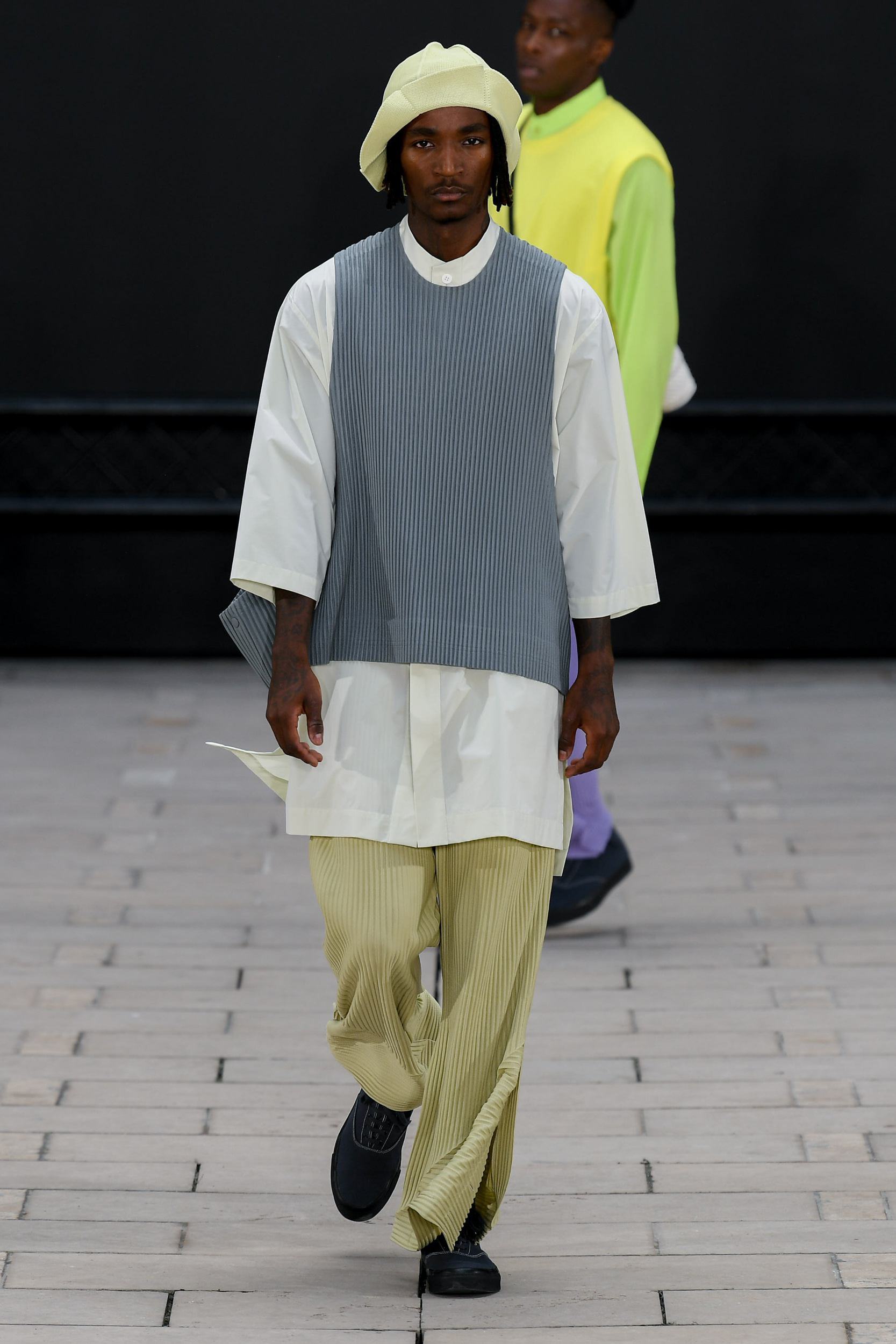 Homme Plisse Issey Miyake Spring 2023 Men's Fashion Show 