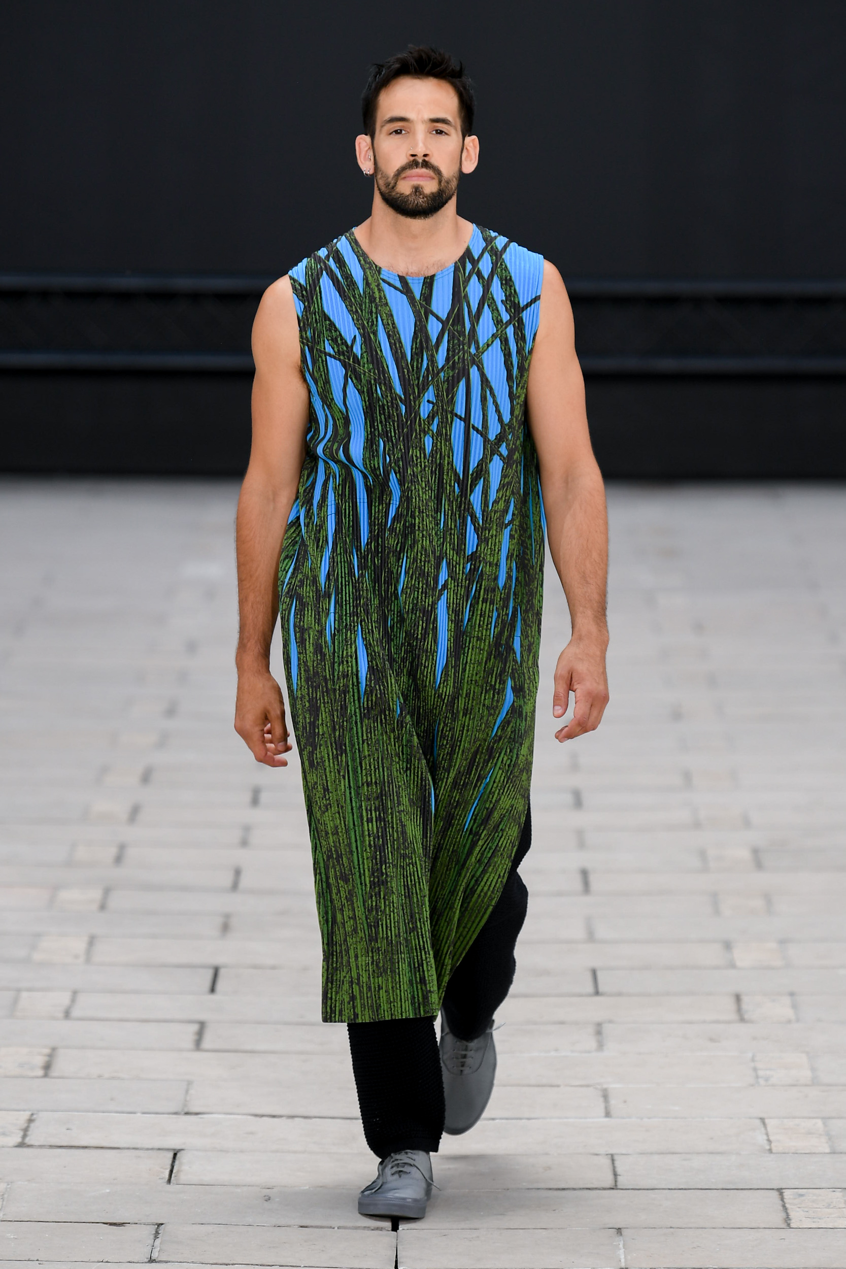 Homme Plisse Issey Miyake Spring 2023 Men's Fashion Show 