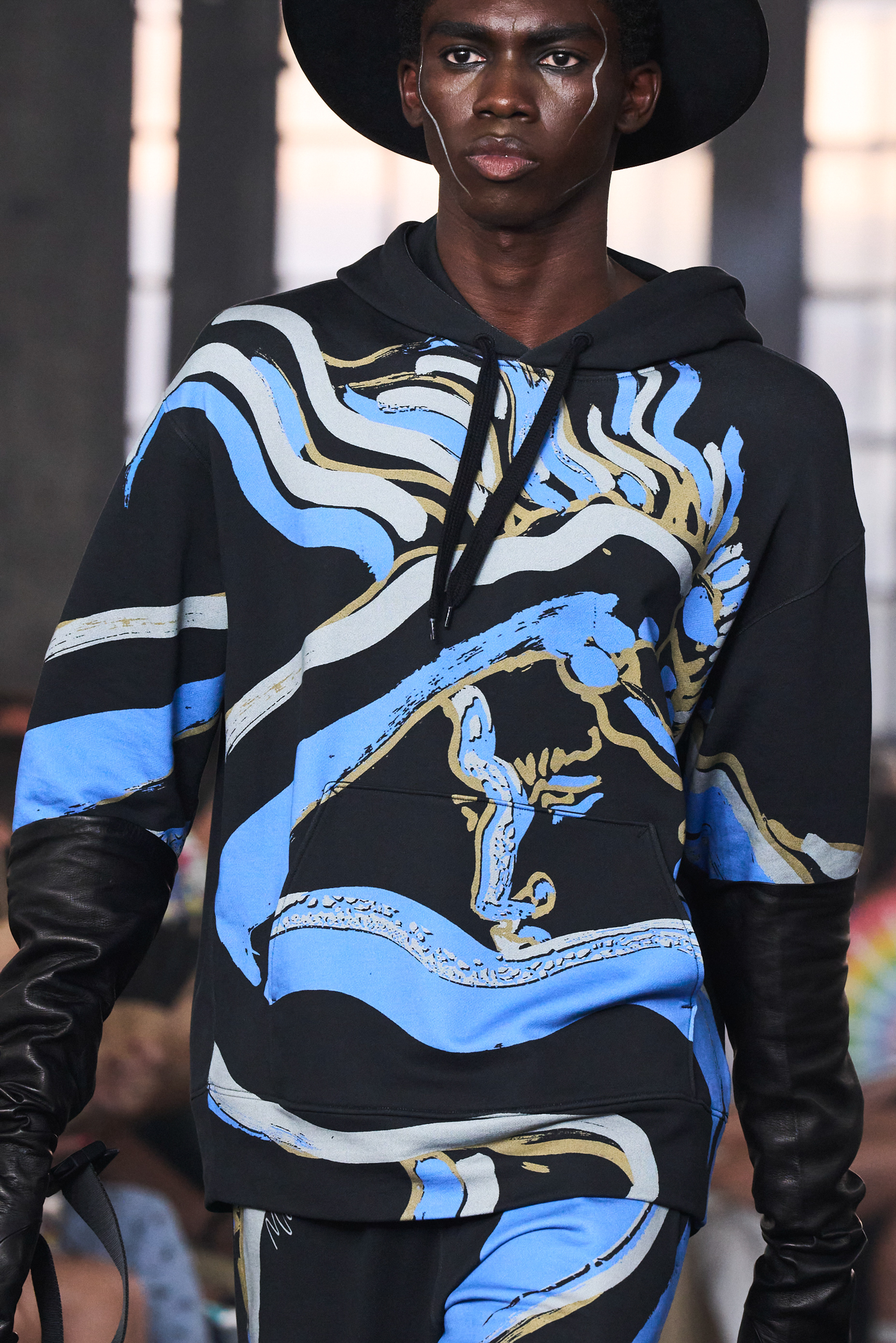 Moschino Spring 2023 Men's Fashion Show Details Fashion Show