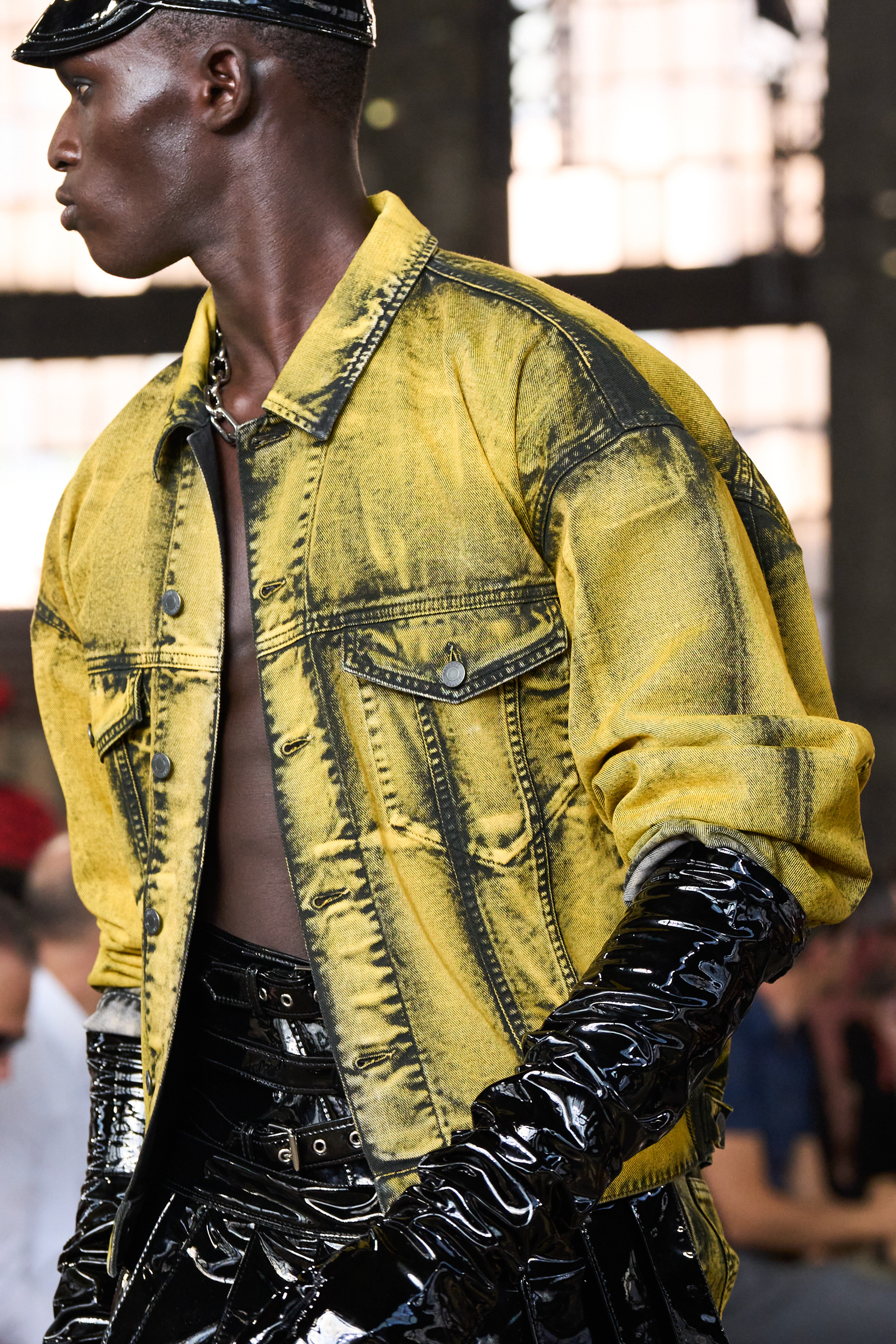 Moschino Spring 2023 Men's Fashion Show Details Fashion Show