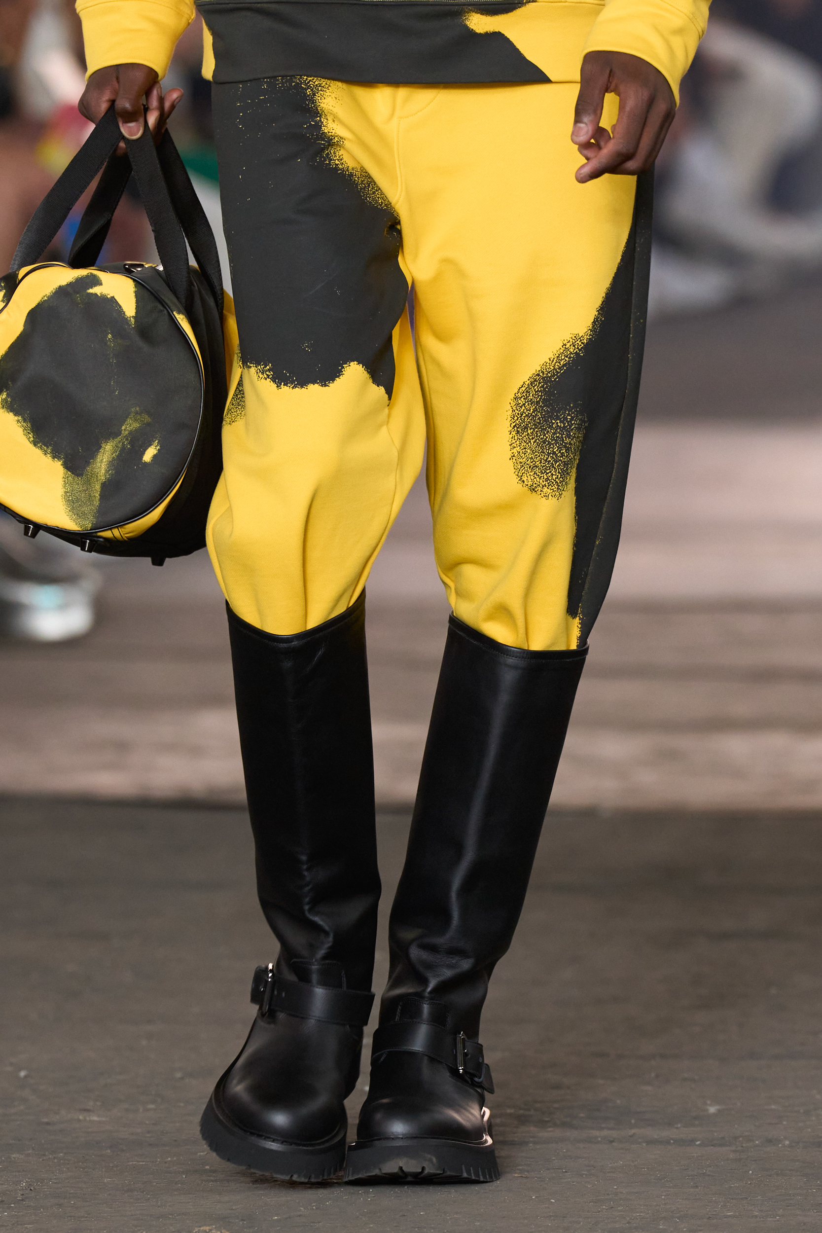 Moschino Spring 2023 Men's Fashion Show Details Fashion Show