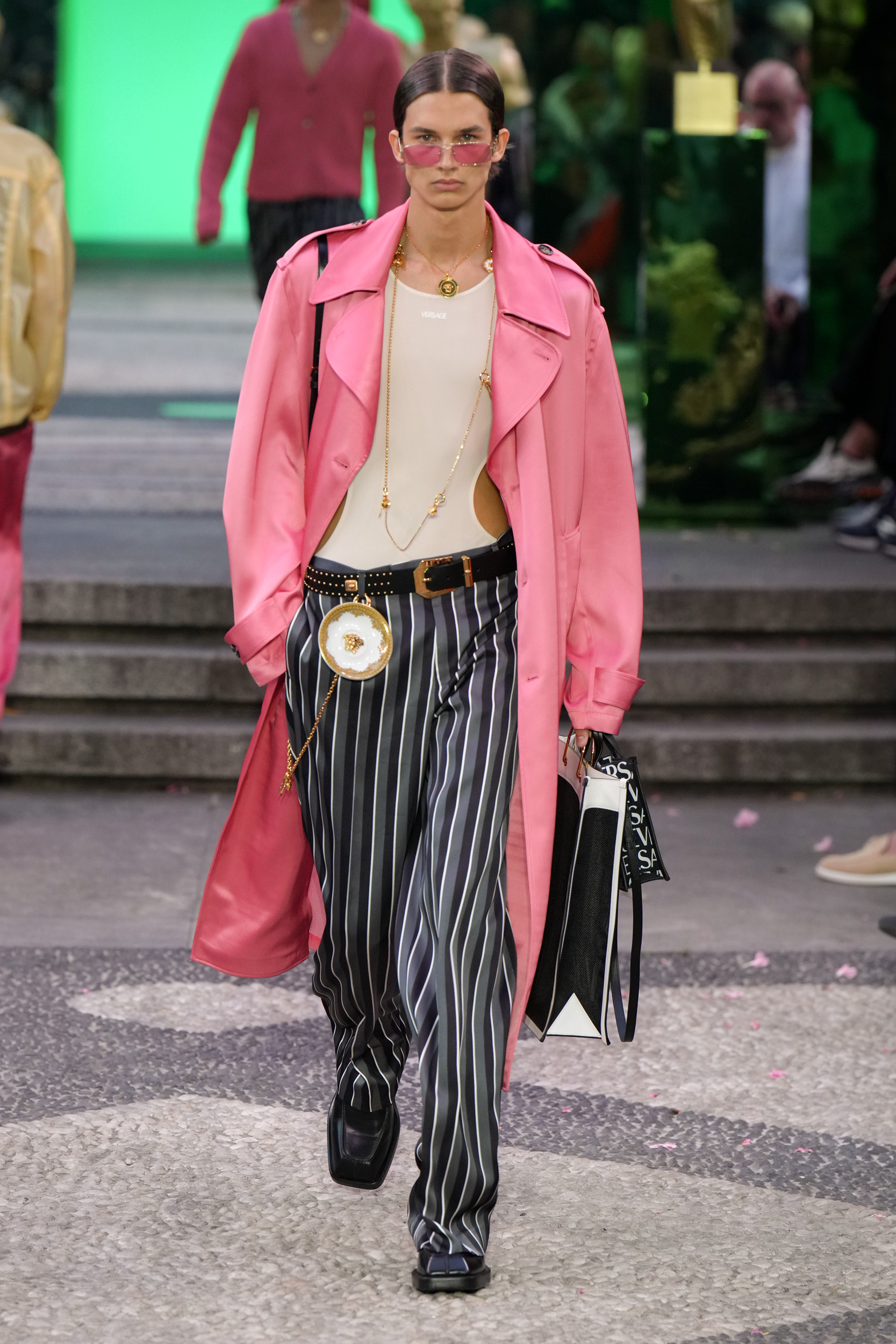Versace Spring 2023 Men's Fashion Show 