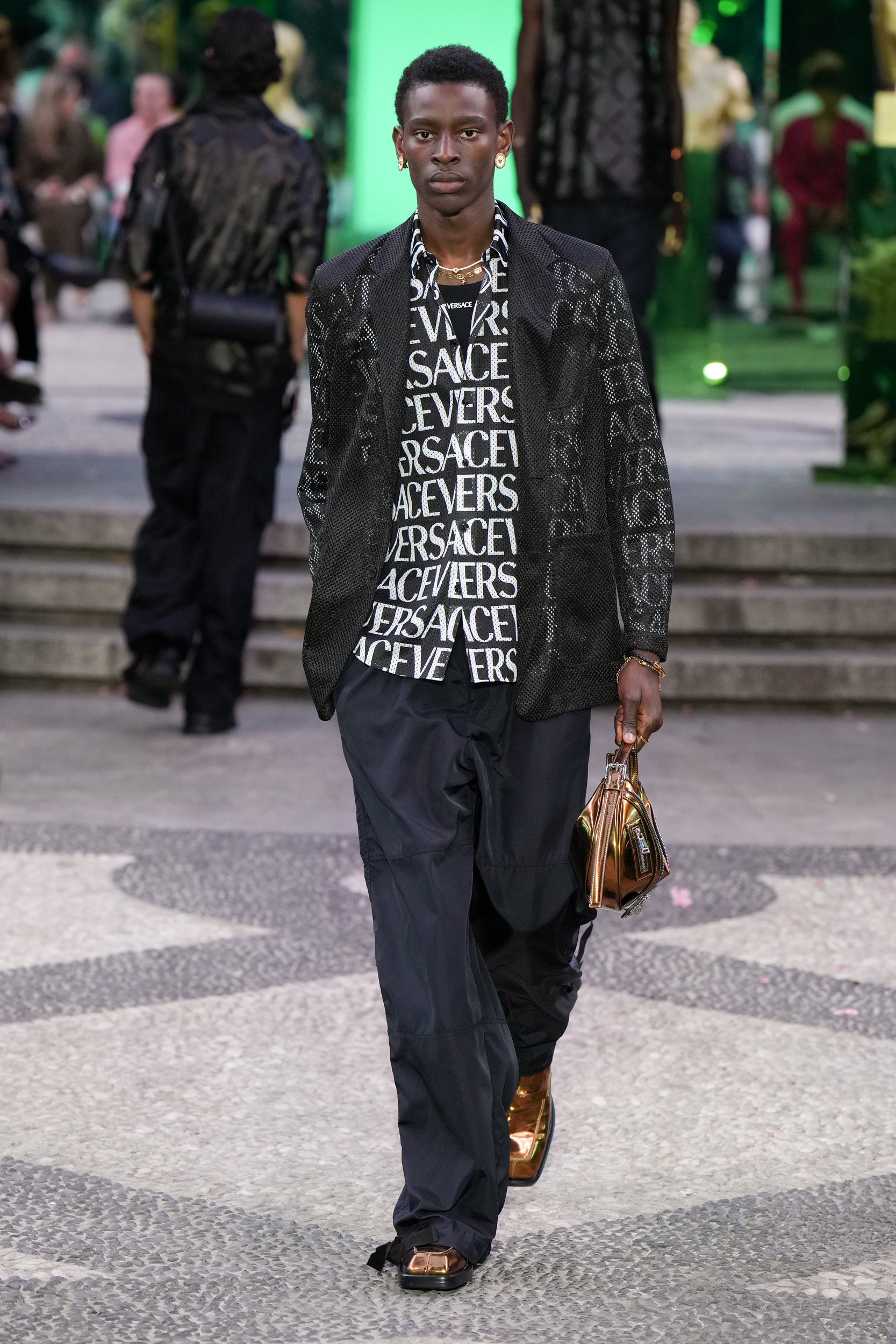 Versace Spring 2023 Men's Fashion Show 