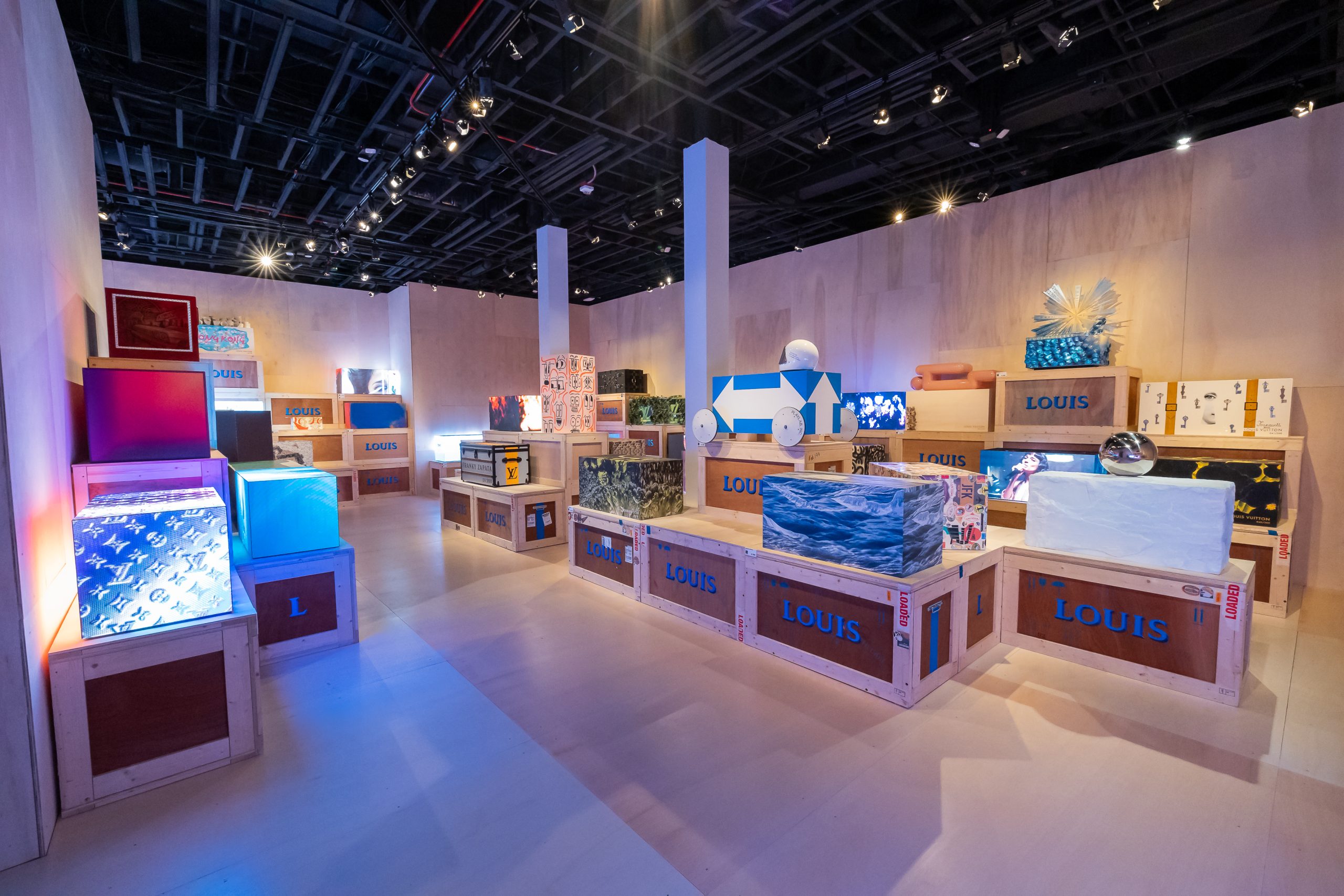 200 Trunks, 200 Visionaries – the marketing transmedia of Luis Vuitton